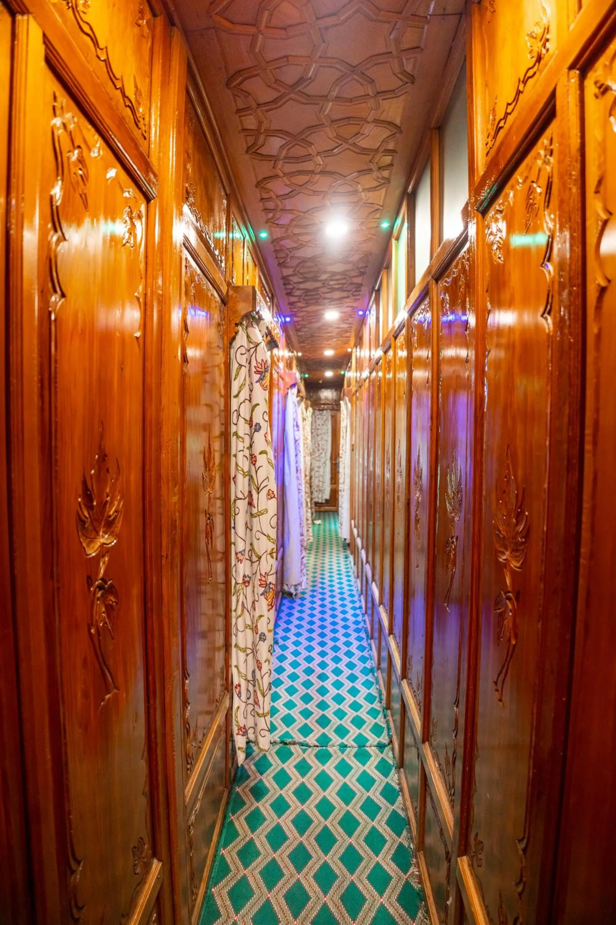 Facade/entrance in Wangnoo Heritage Houseboats