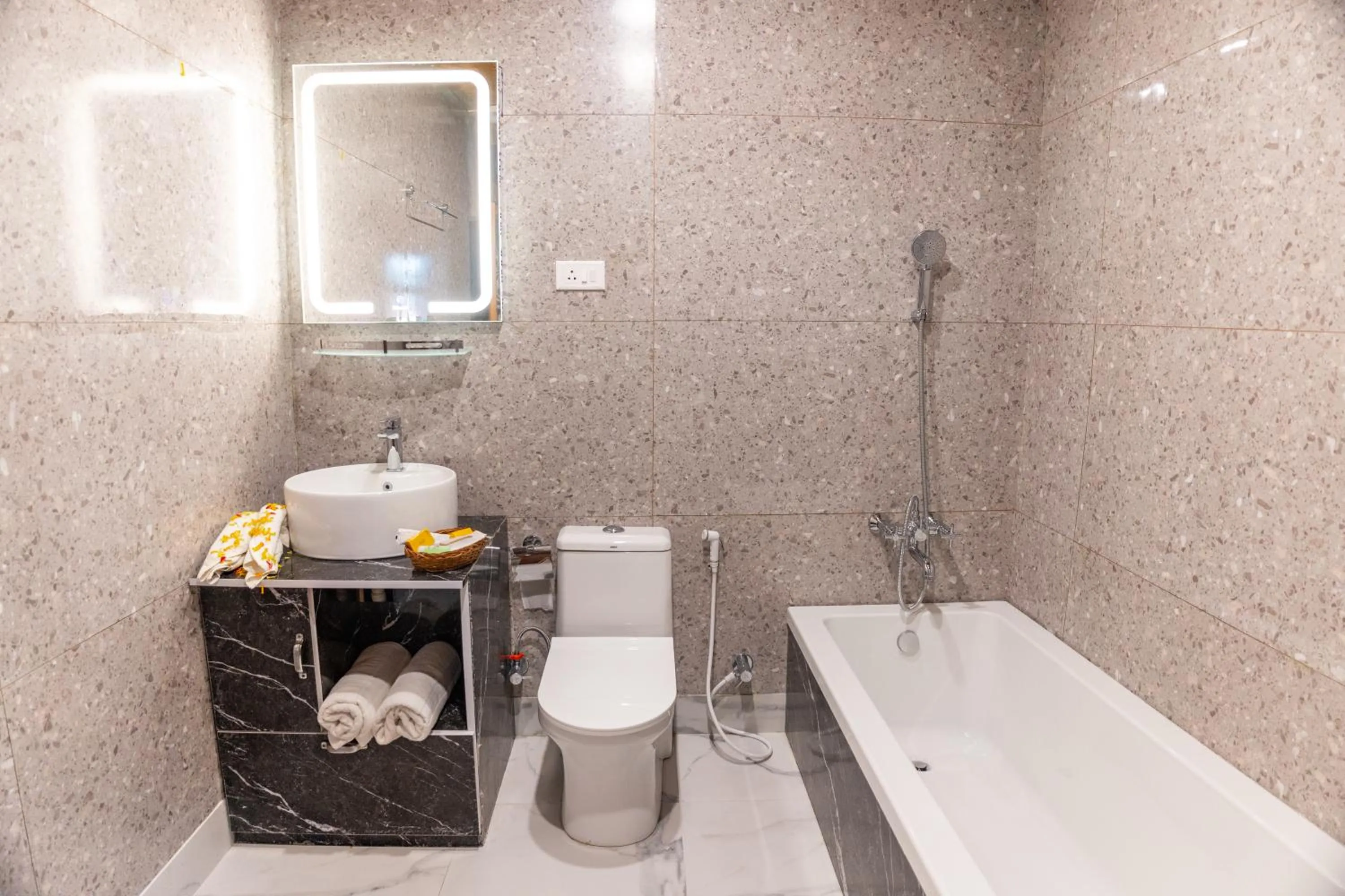 Bathroom in Wangnoo Heritage Houseboats