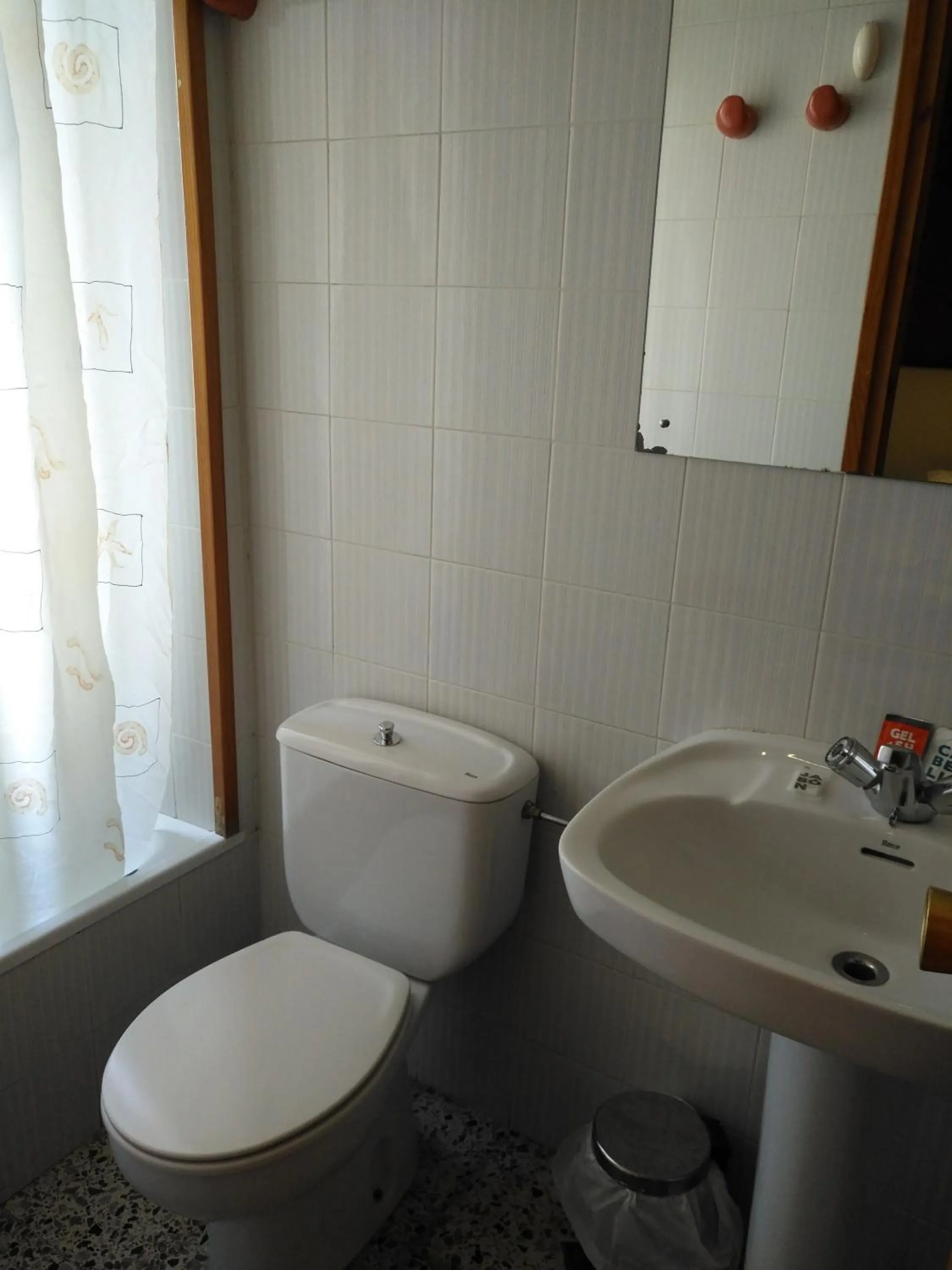 Bathroom in Hostal Porta De Núria