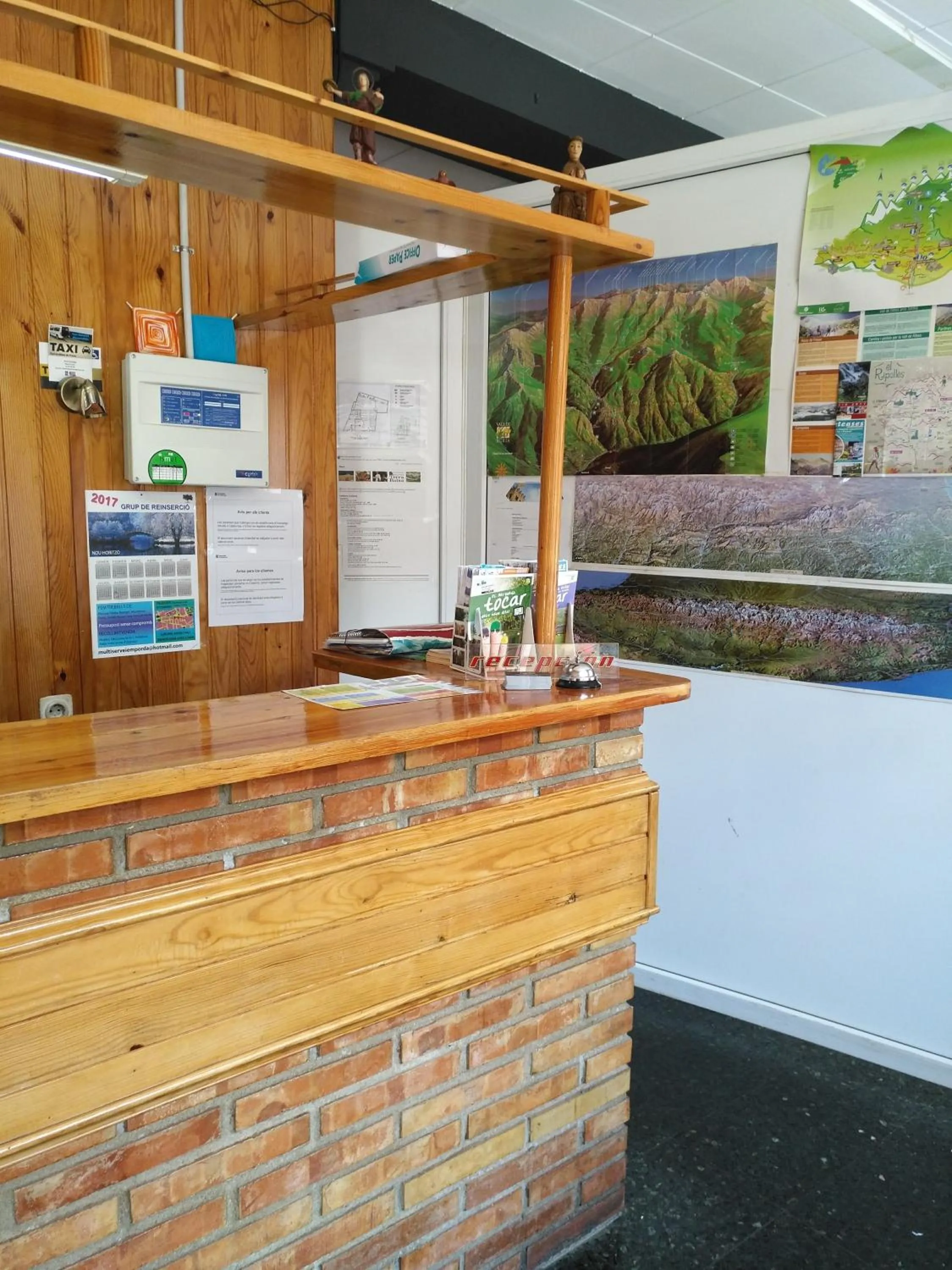 Lobby or reception in Hostal Porta De Núria