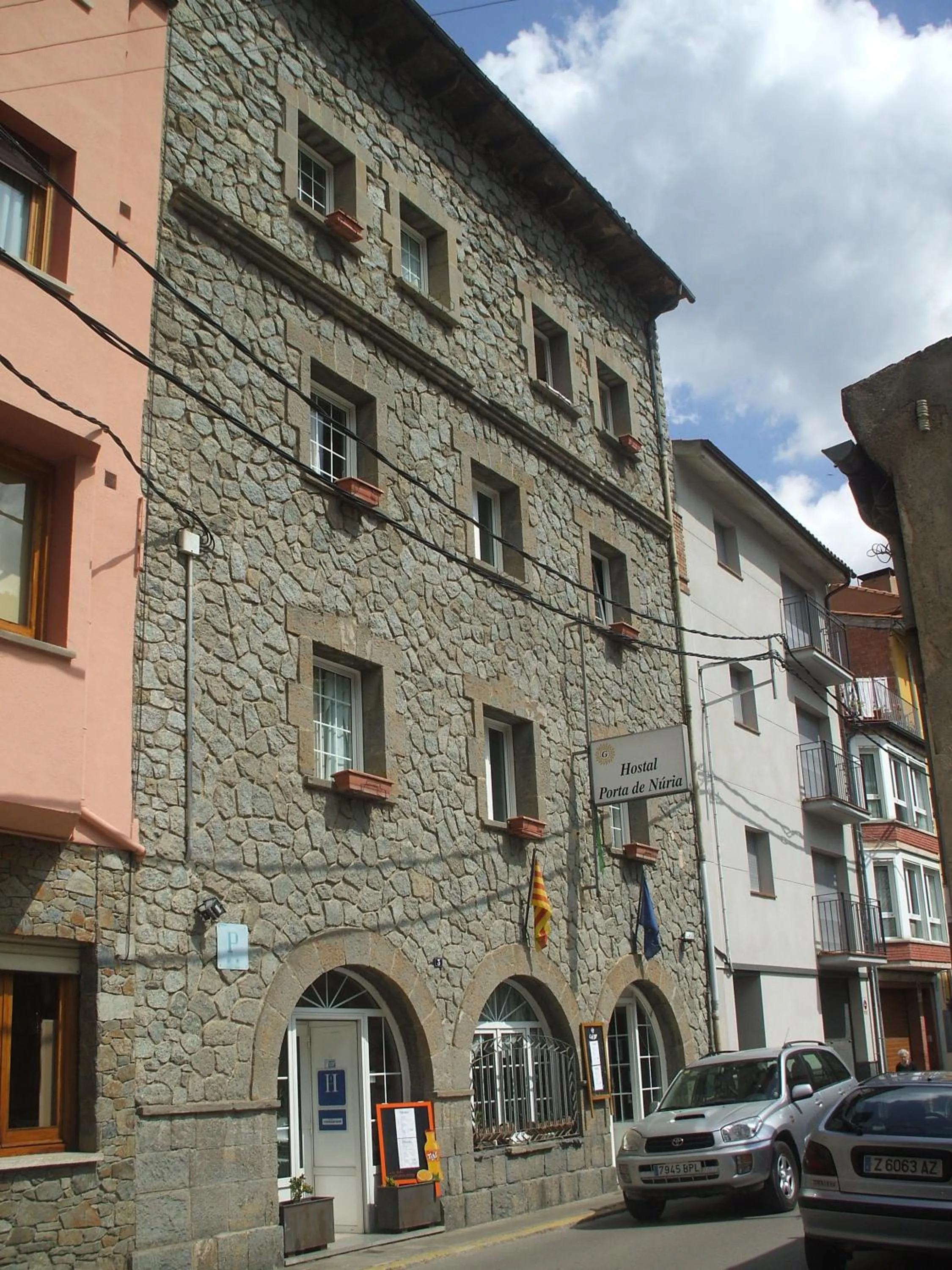 Facade/entrance in Hostal Porta De Núria
