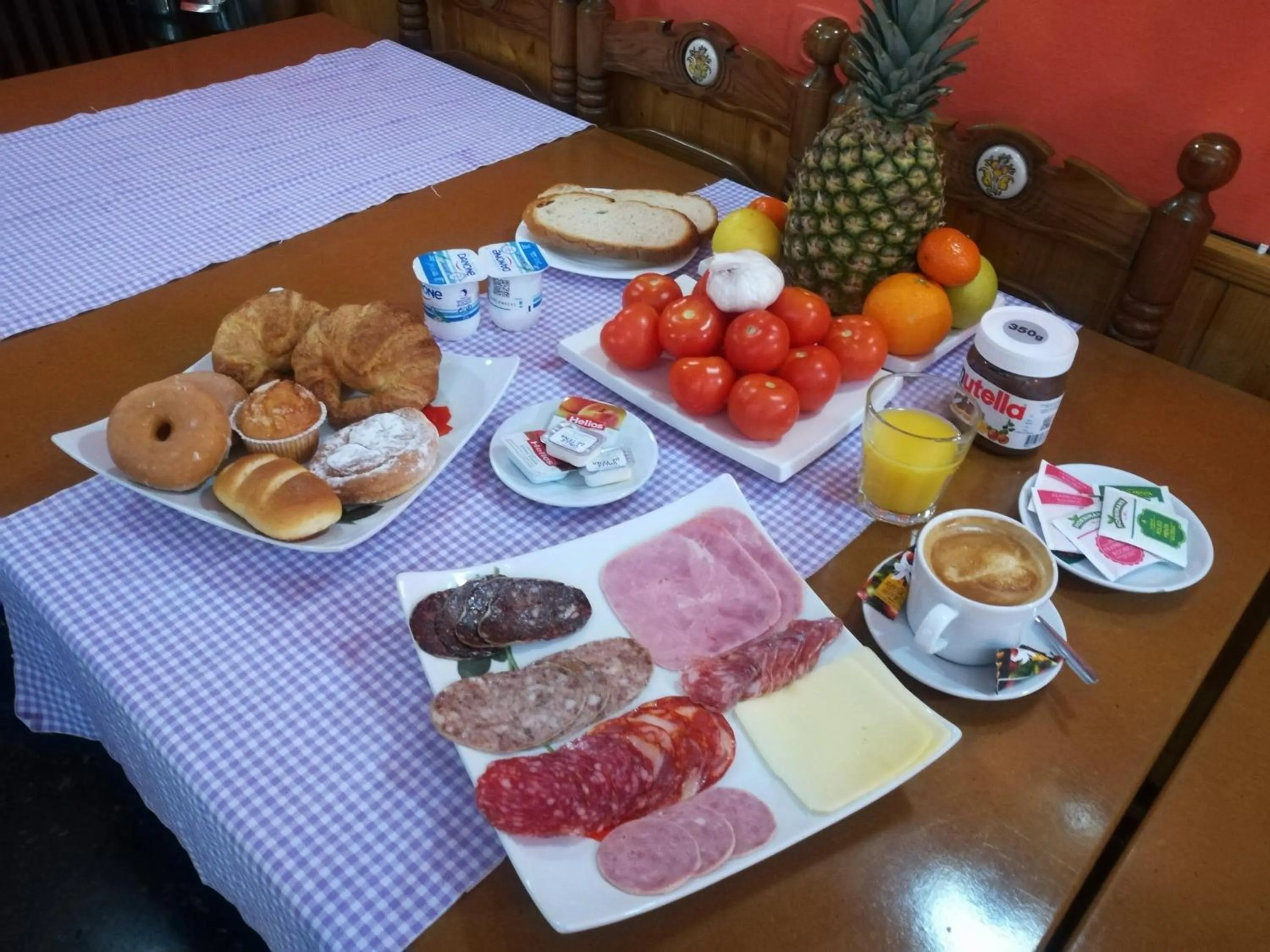 Breakfast in Hostal Porta De Núria