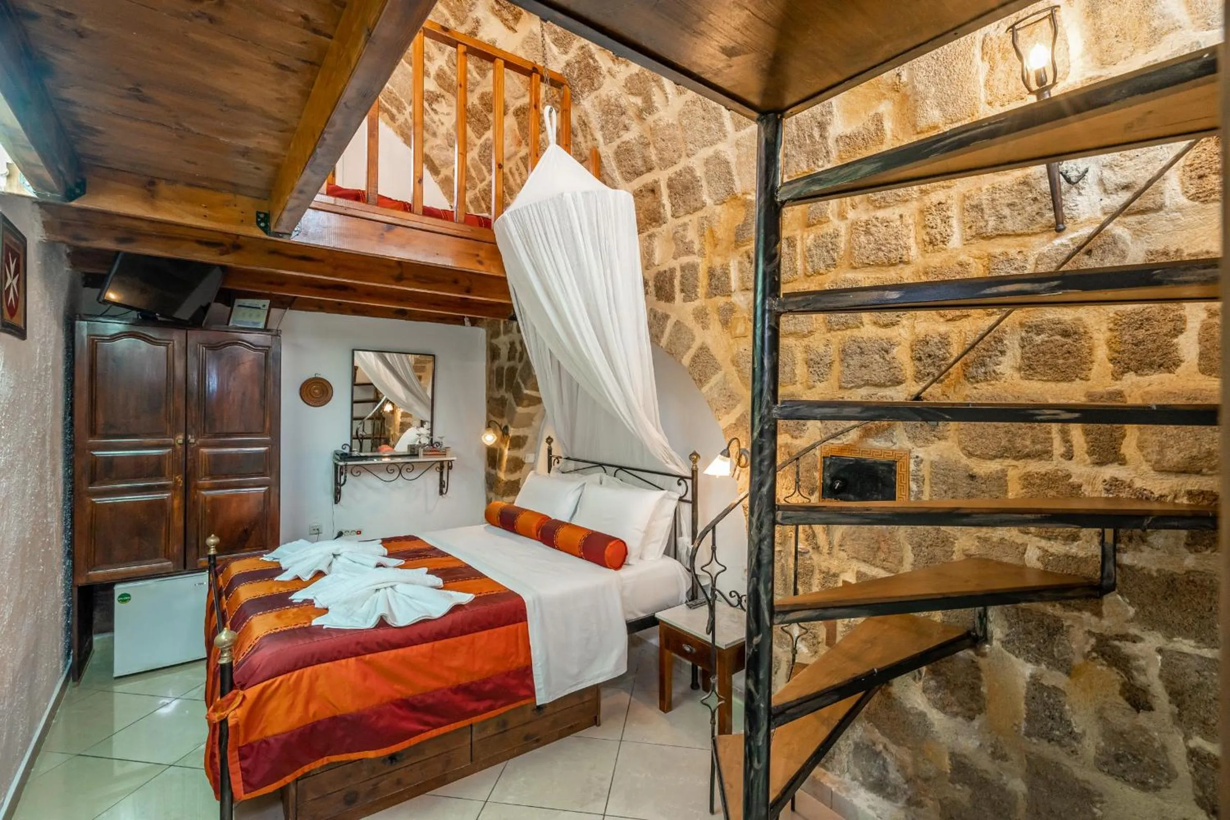 Photo of the whole room, Bed in Cava d'Oro