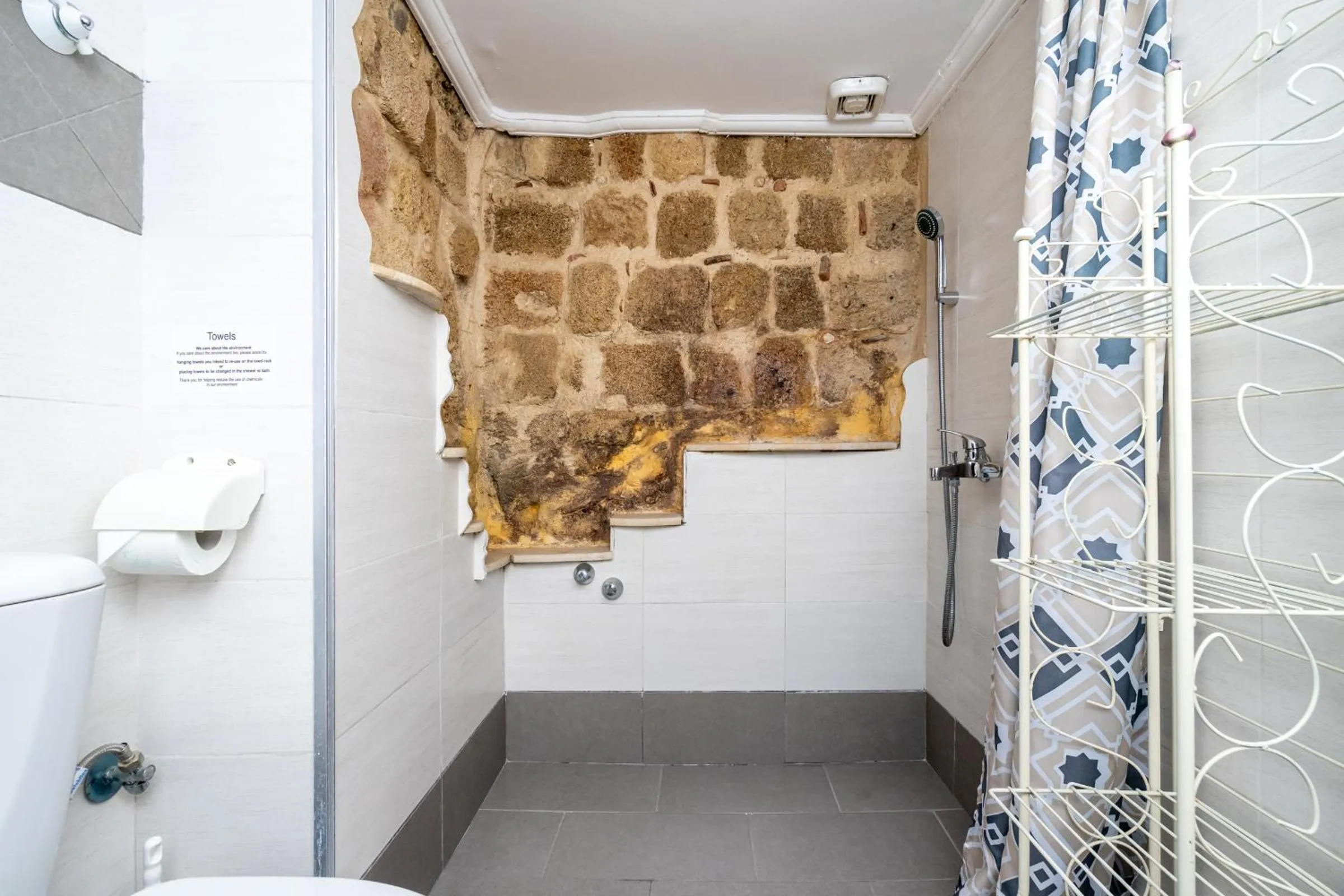 Bathroom in Cava d'Oro