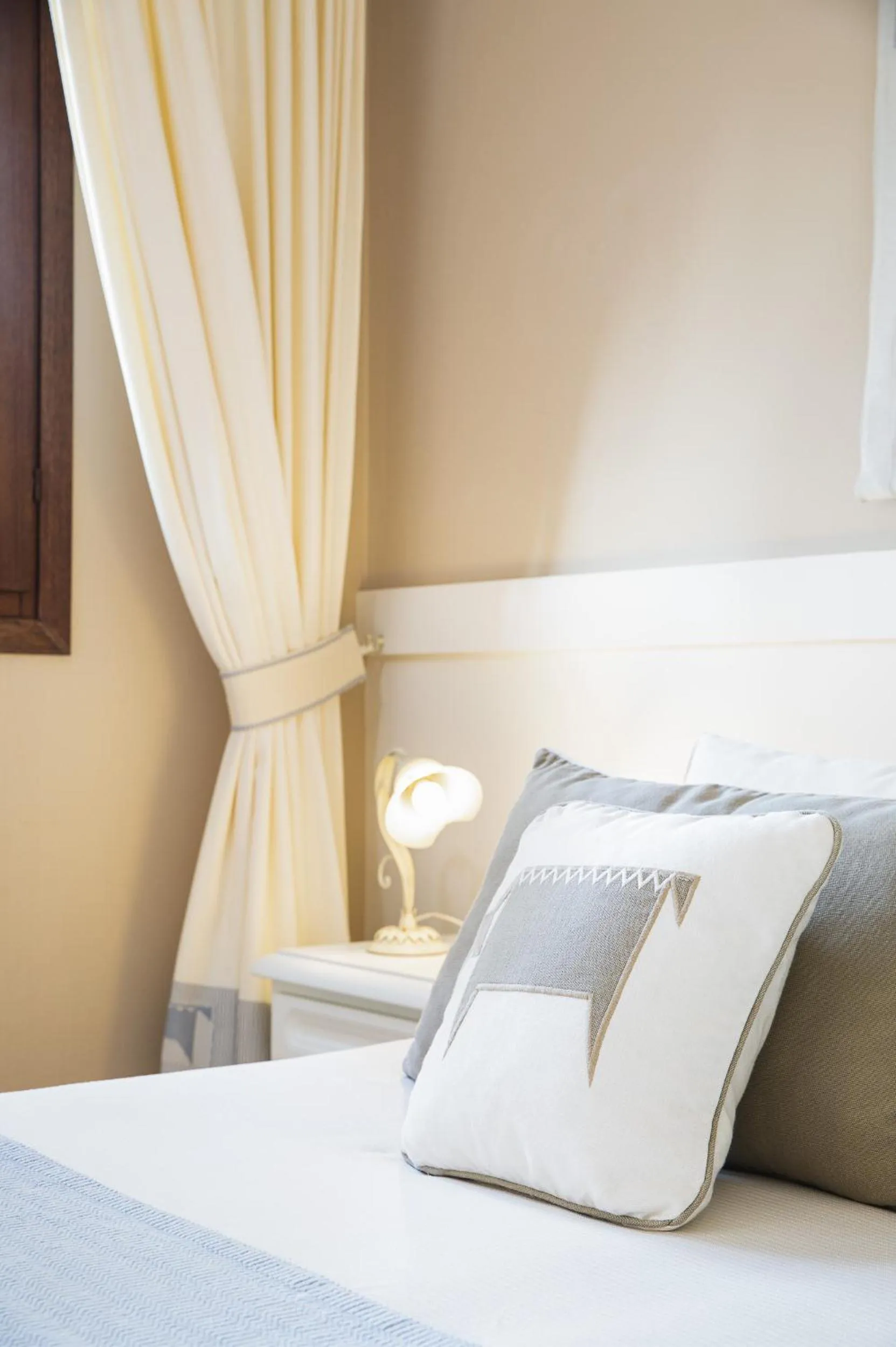 Bed in Hotel Baia di Nora