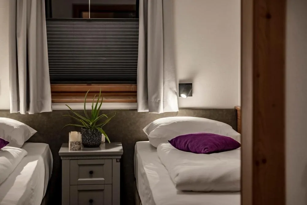 Bed in Arthur's Hotel und Apartments am Achensee