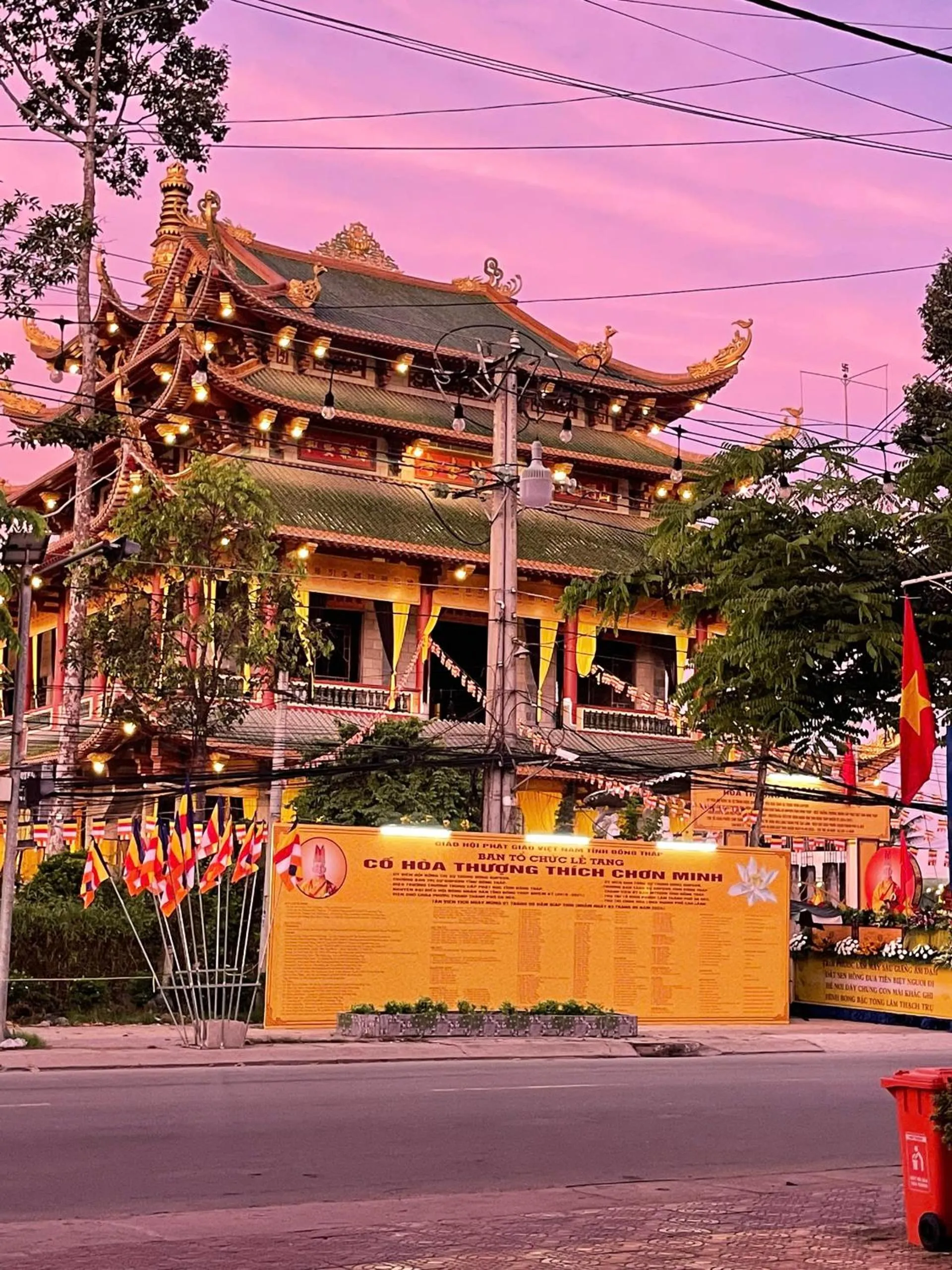 Sao Khue Riverside Hotel & Coffee