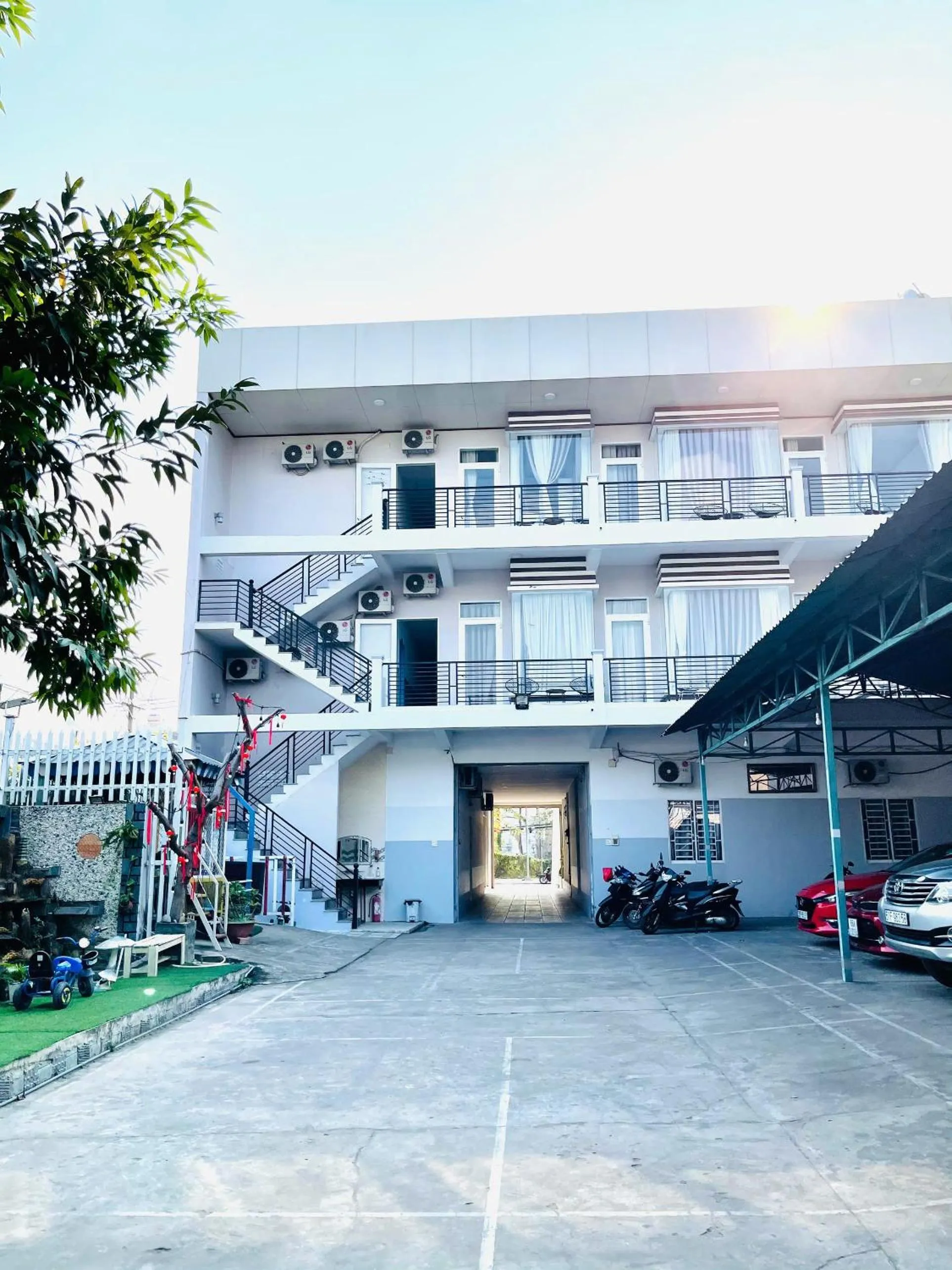 Sao Khue Riverside Hotel & Coffee