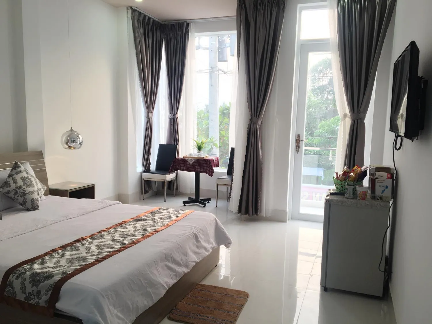 Sao Khue Riverside Hotel & Coffee