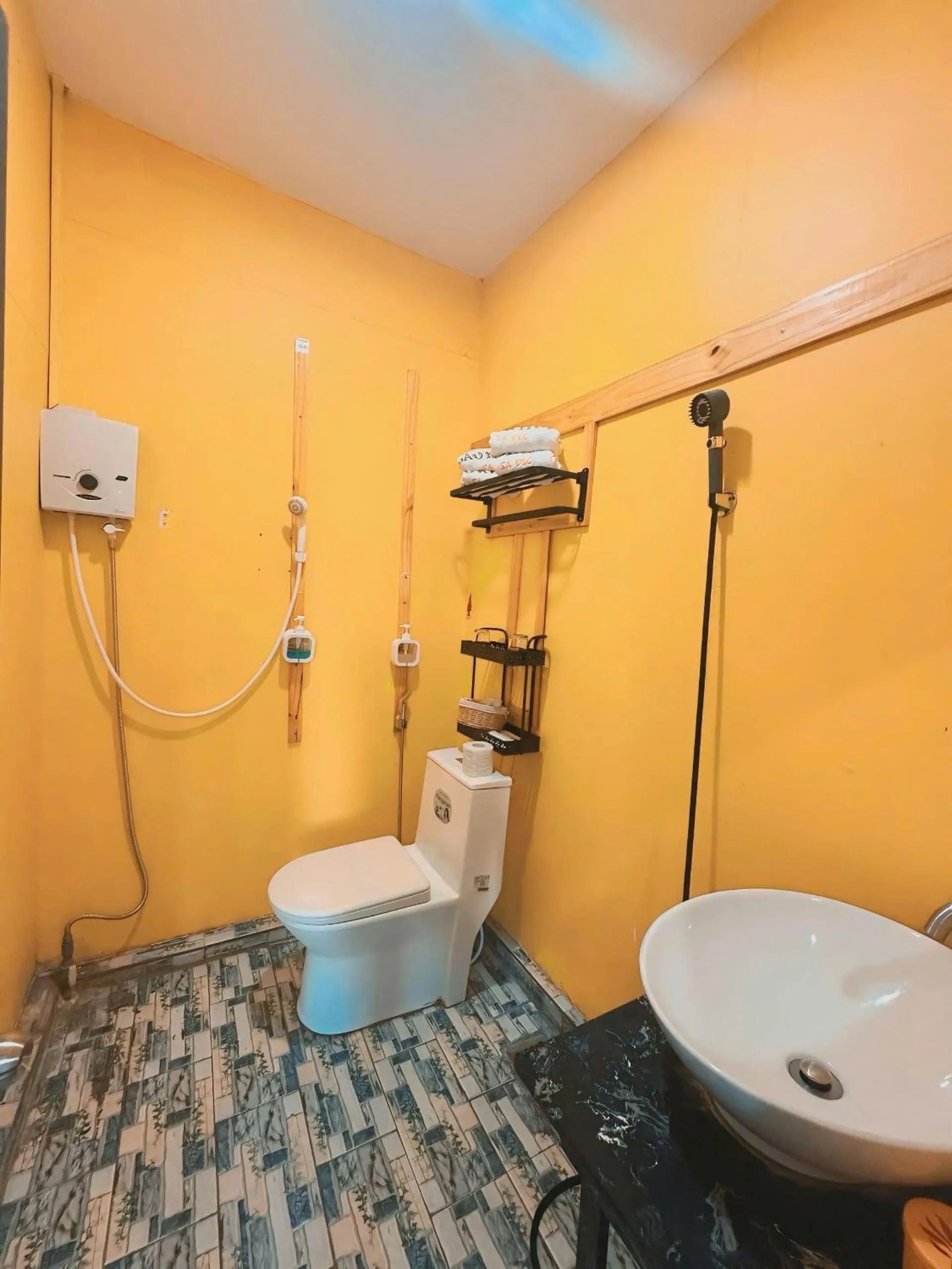 Sao Khue Riverside Hotel & Coffee