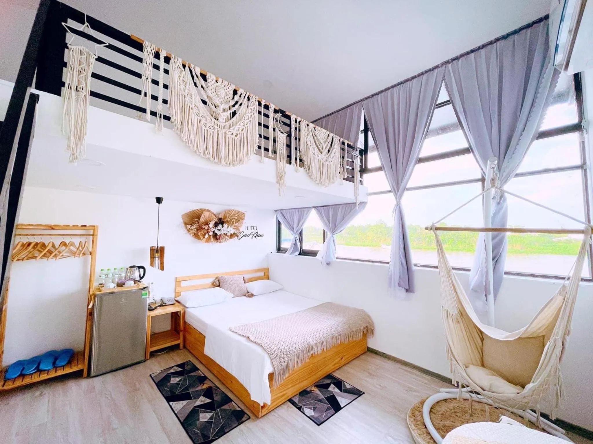 Sao Khue Riverside Hotel & Coffee