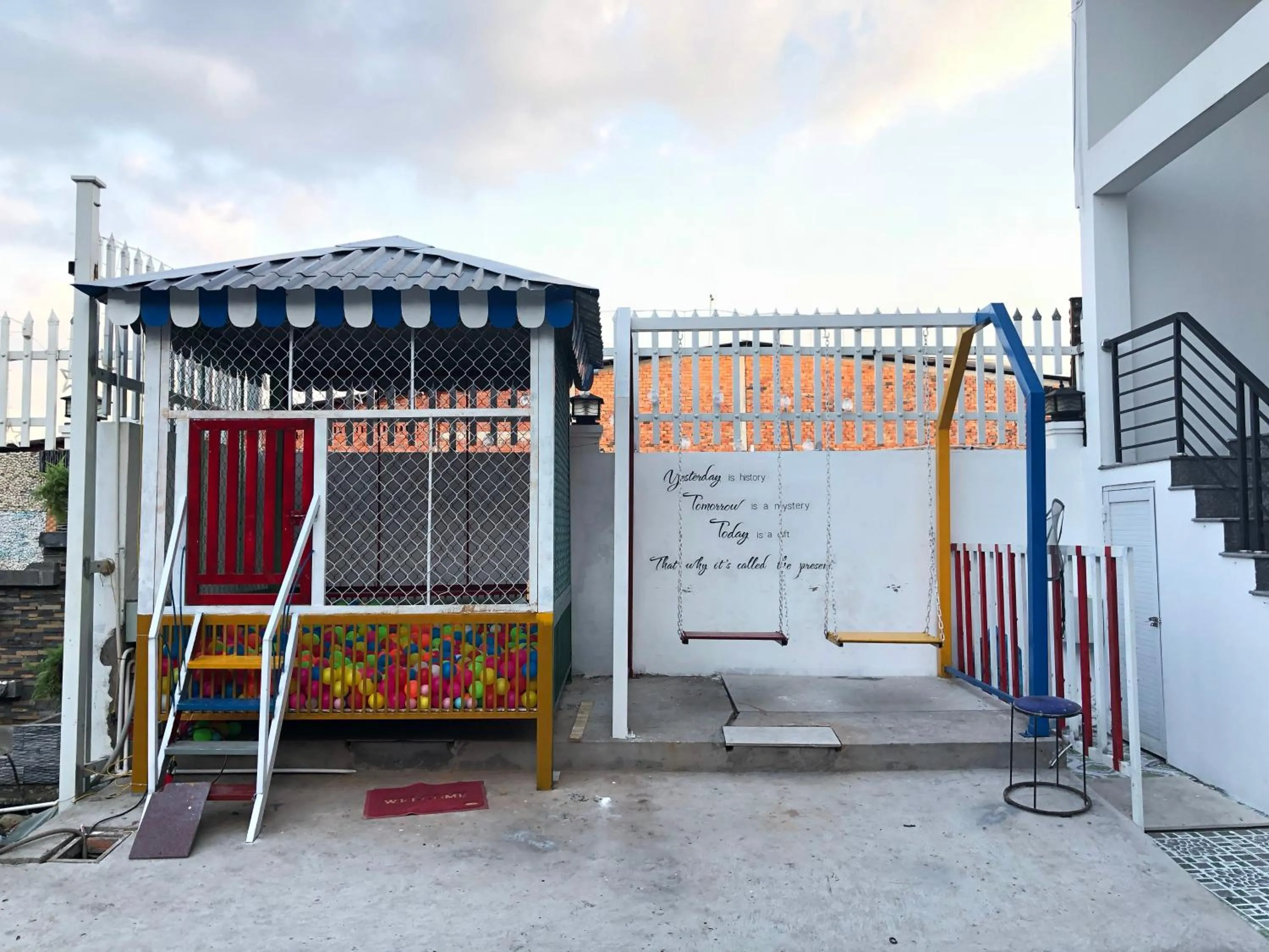 Sao Khue Riverside Hotel & Coffee