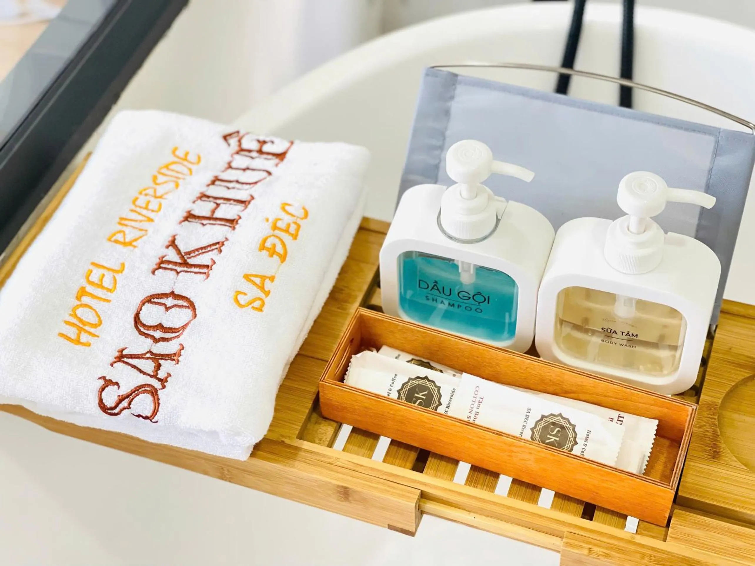 Sao Khue Riverside Hotel & Coffee