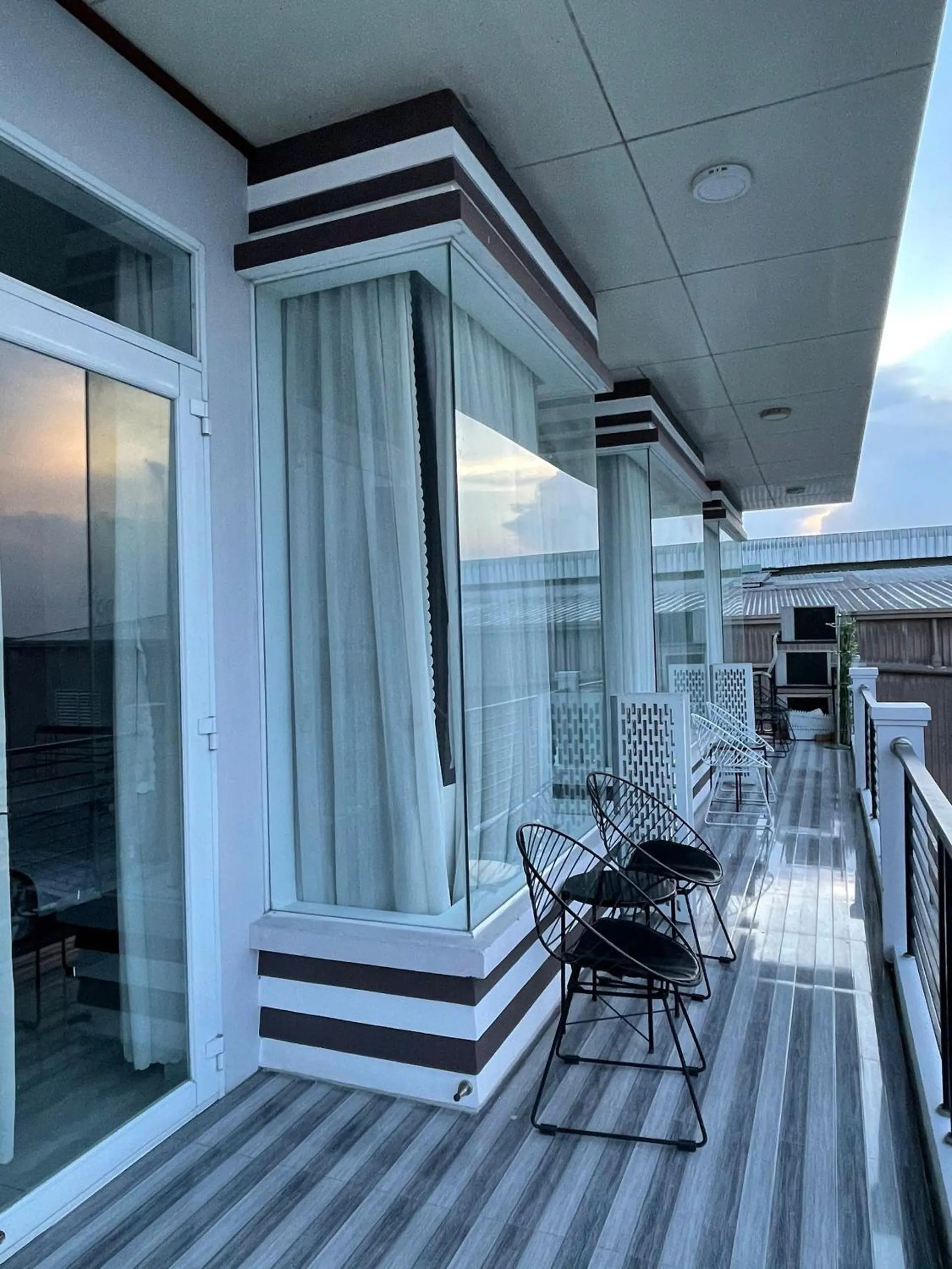 Sao Khue Riverside Hotel & Coffee