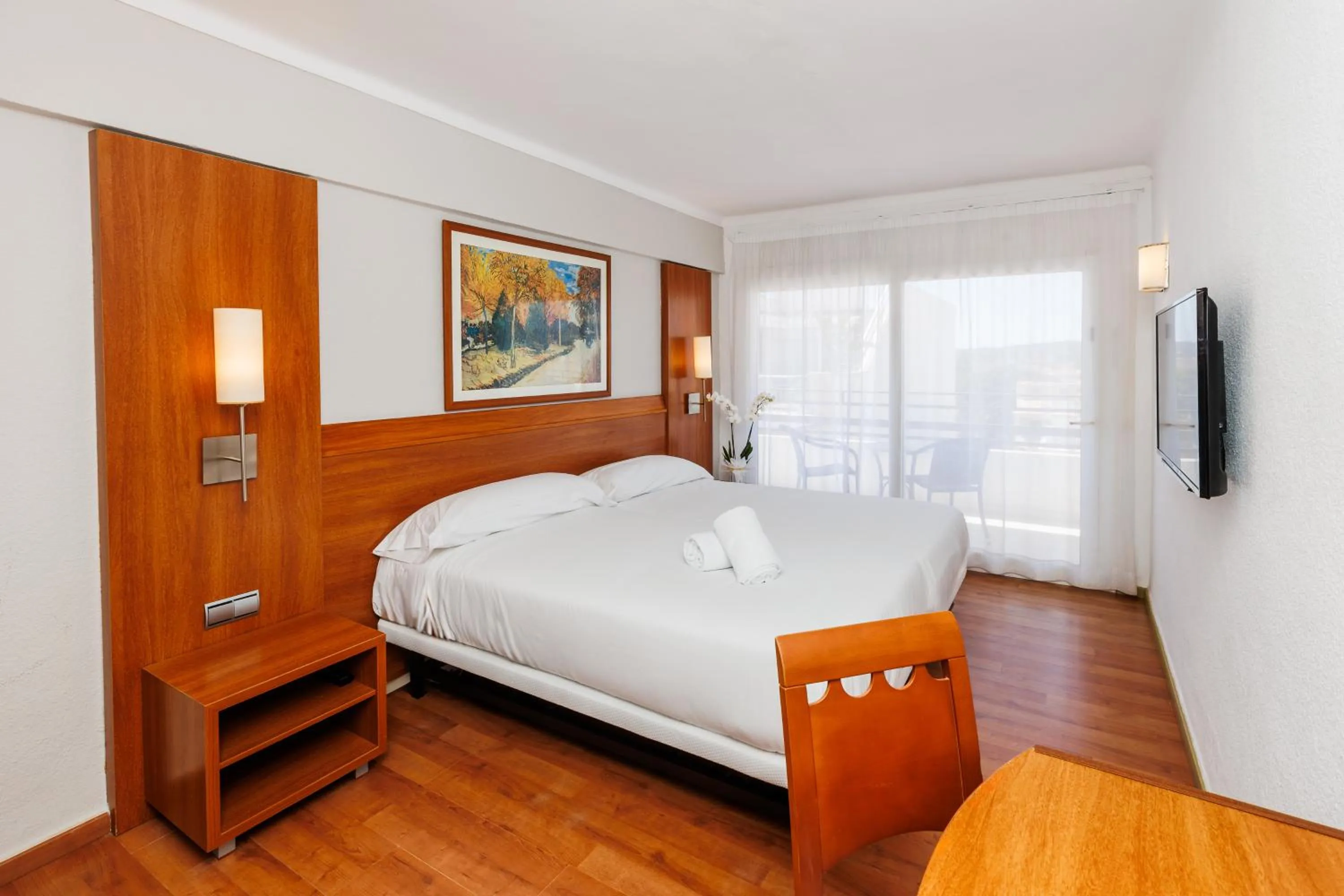 Photo of the whole room, Bed in O7 Colombo