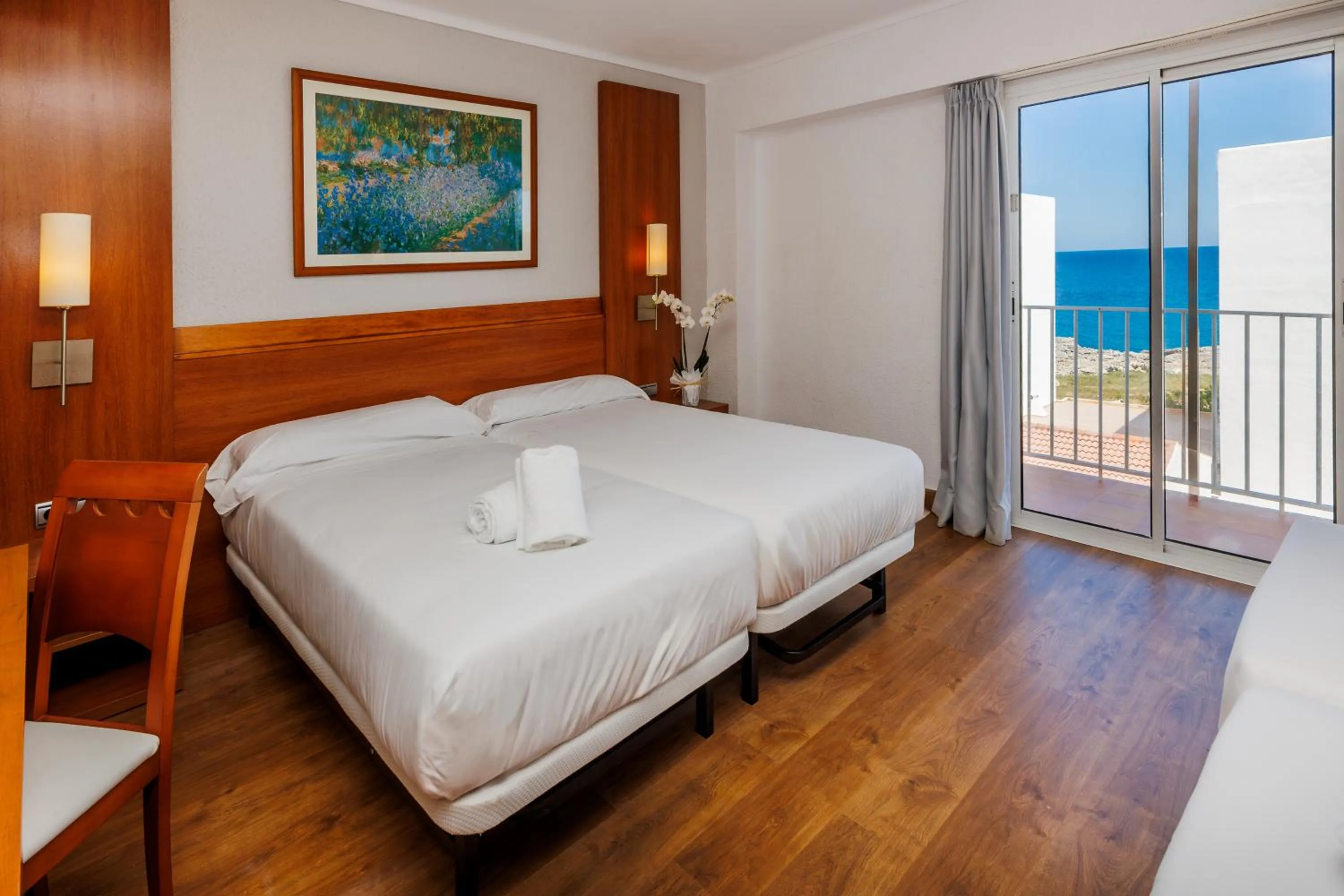 Photo of the whole room, Bed in O7 Colombo