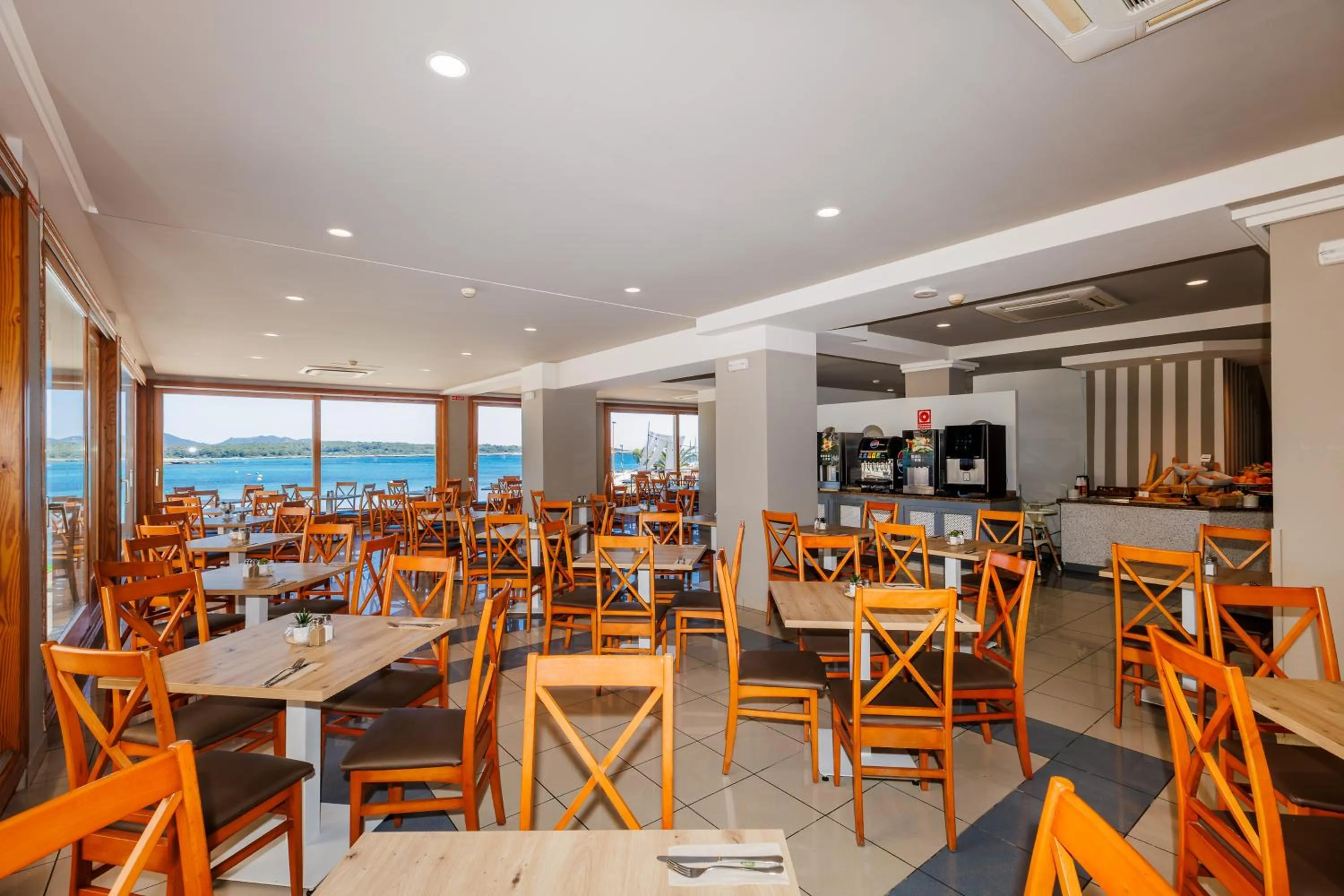 Dining area in O7 Colombo