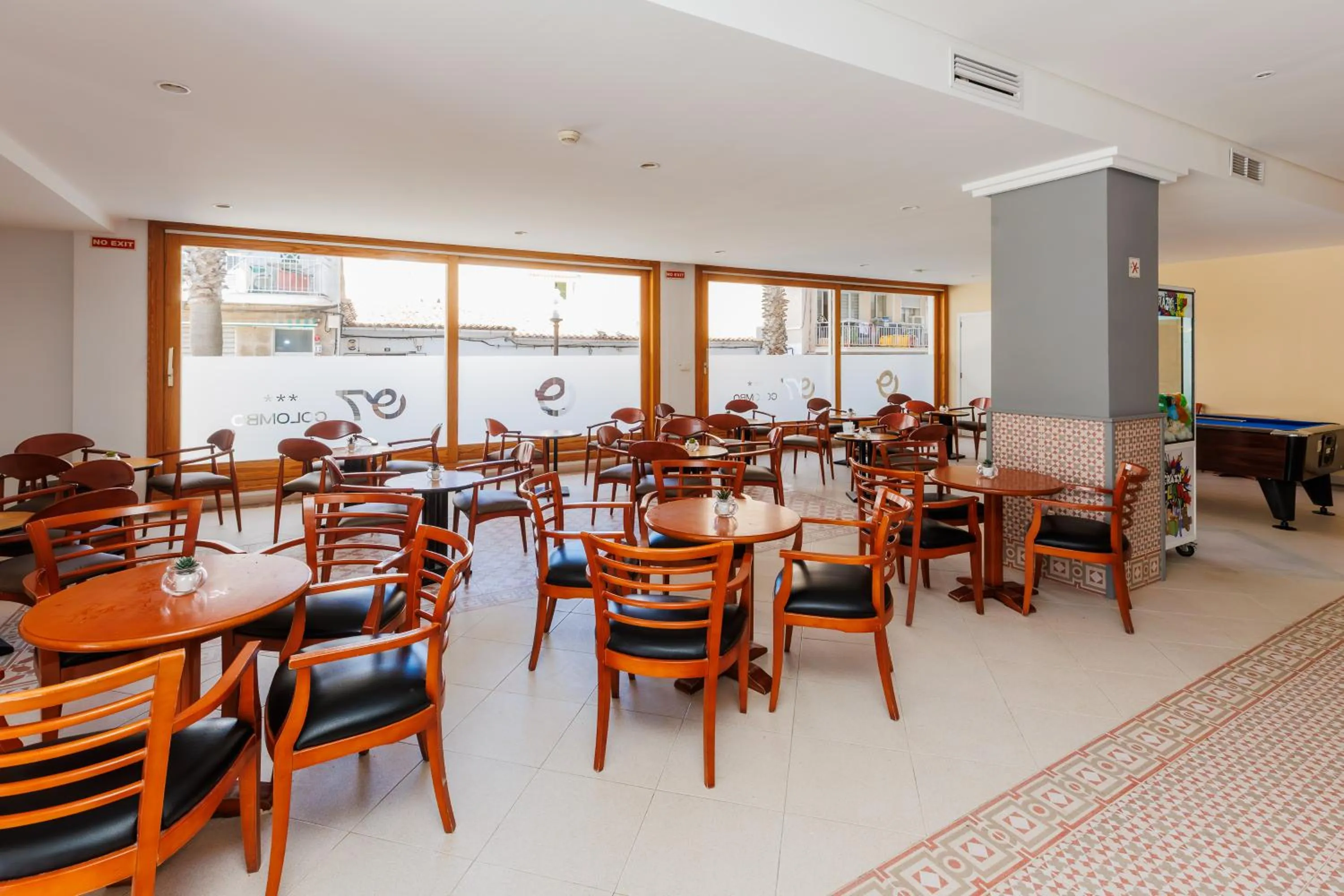 Lounge or bar in O7 Colombo