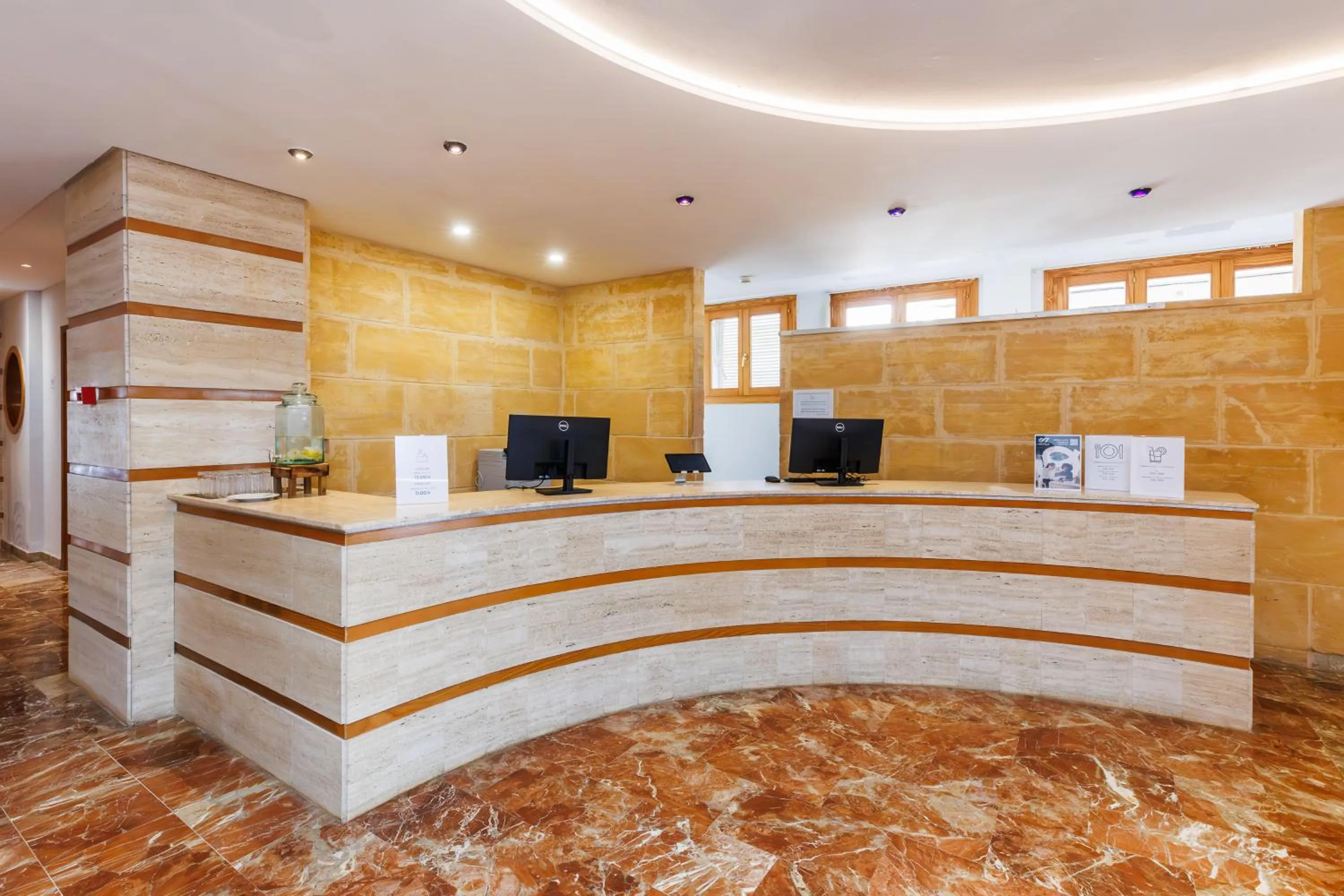 Lobby or reception in O7 Colombo