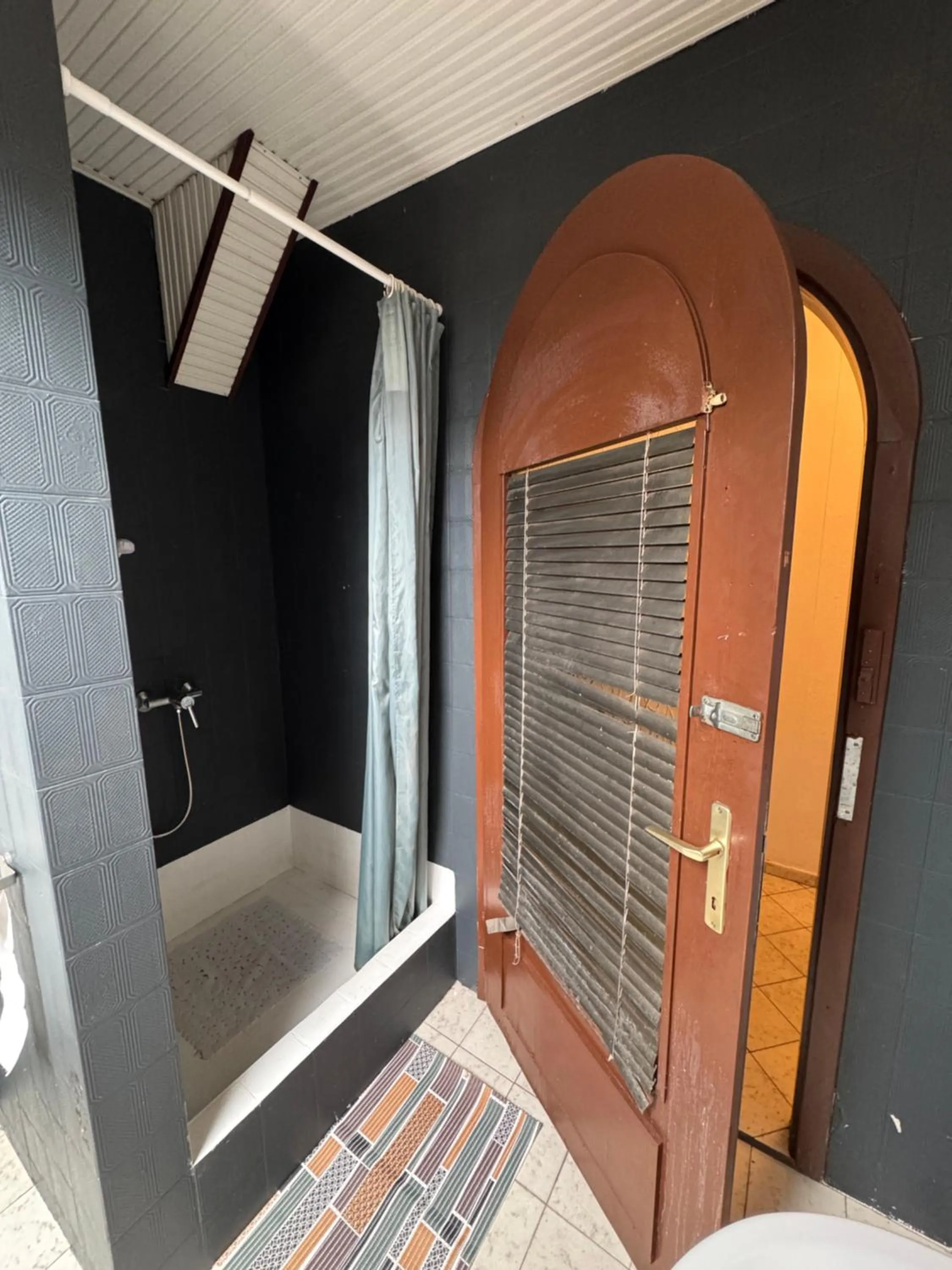 Shower in Palota Hostel