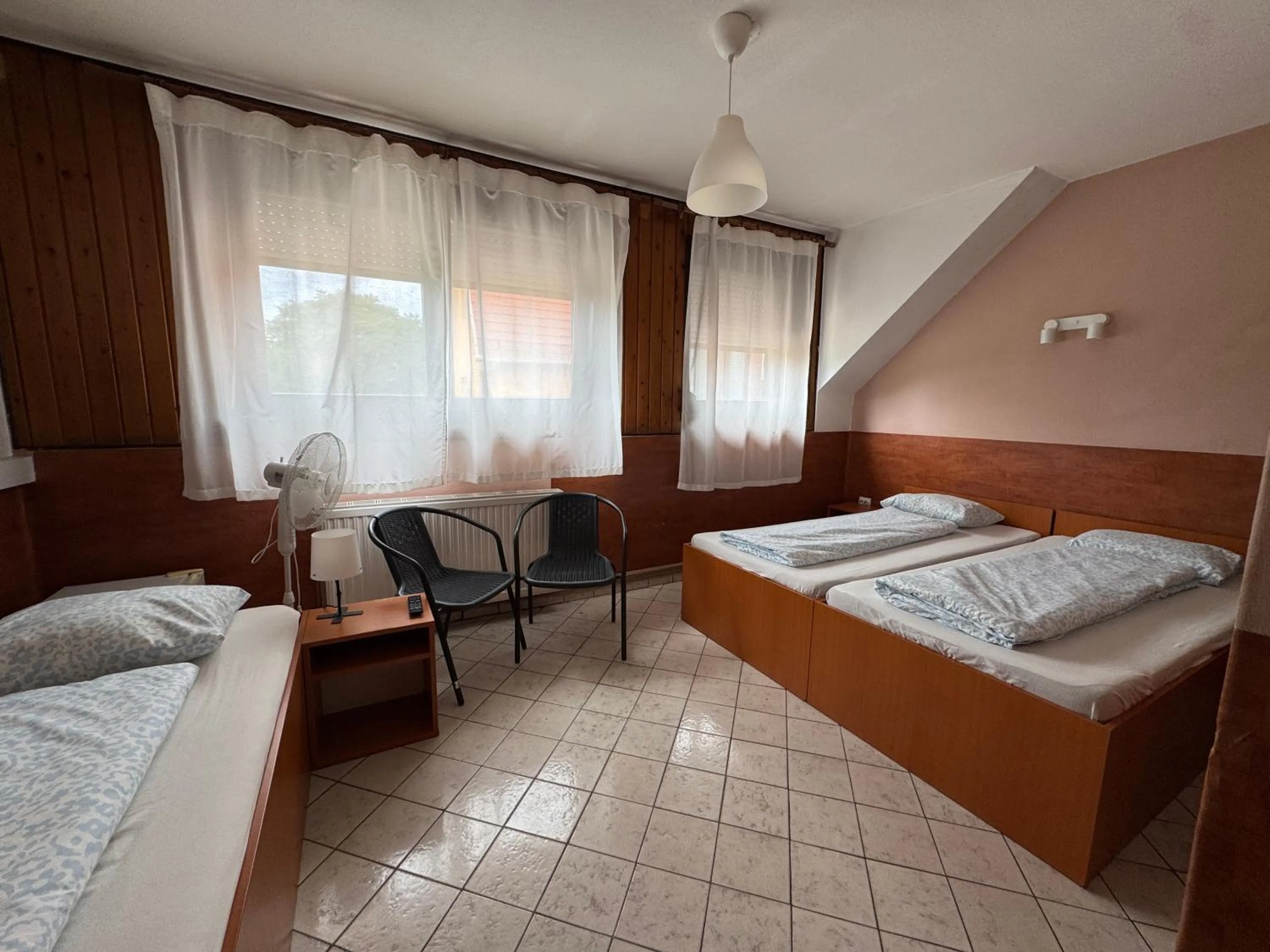 Photo of the whole room, Bed in Palota Hostel