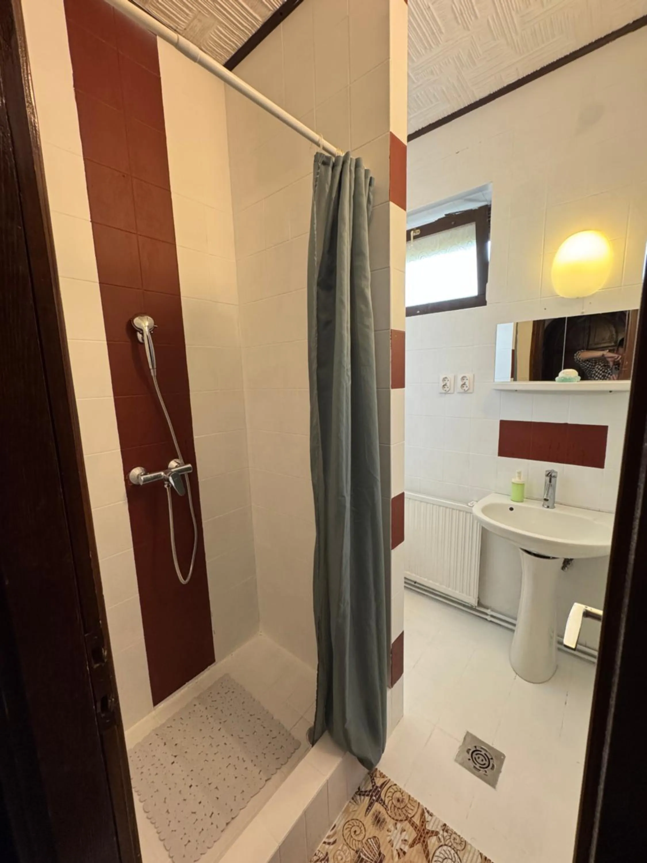 Shower in Palota Hostel