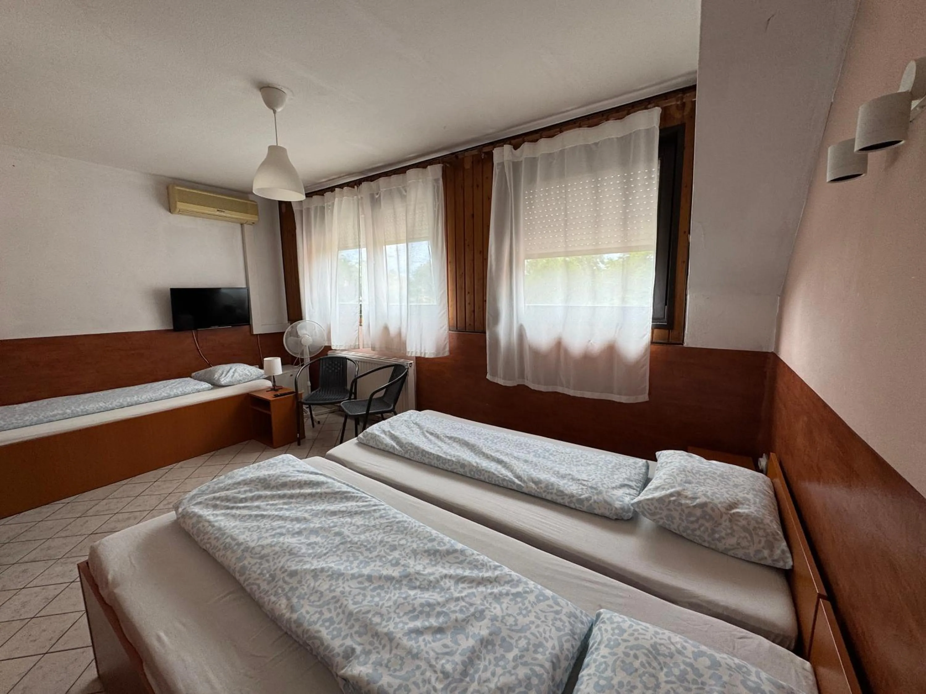 Photo of the whole room, Bed in Palota Hostel