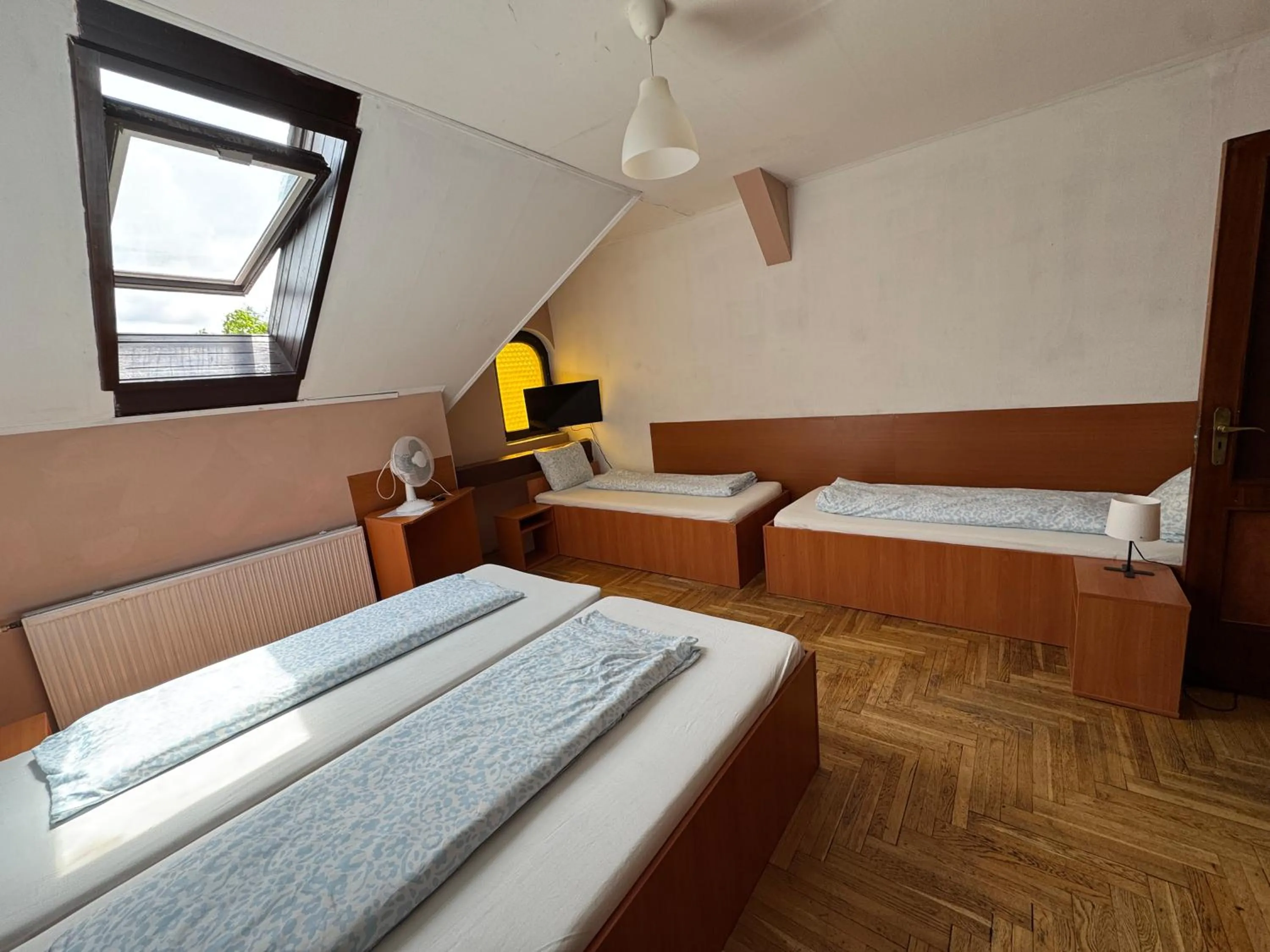 Photo of the whole room, Bed in Palota Hostel