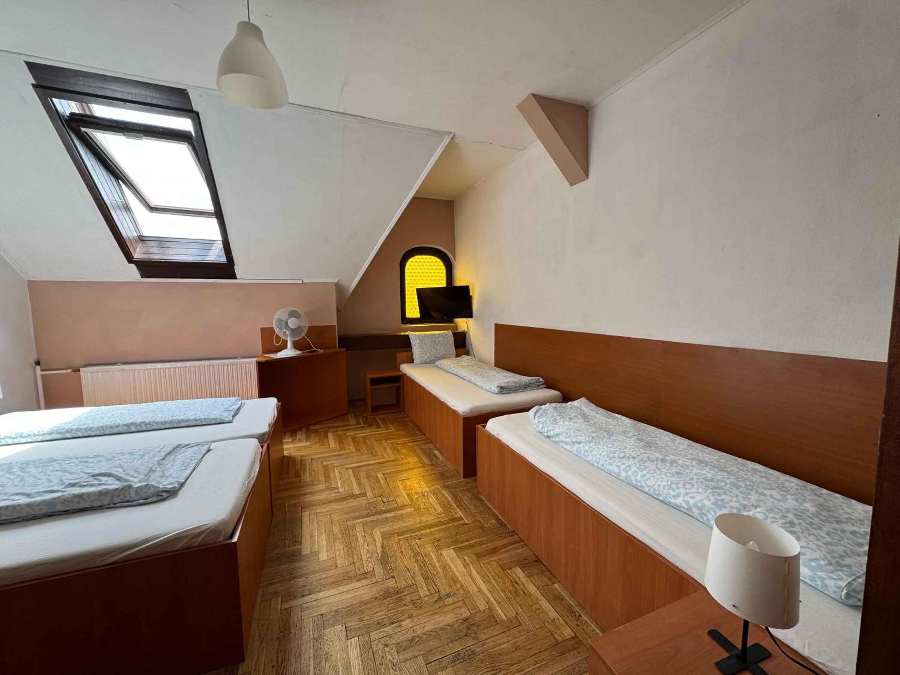 Photo of the whole room, Bed in Palota Hostel