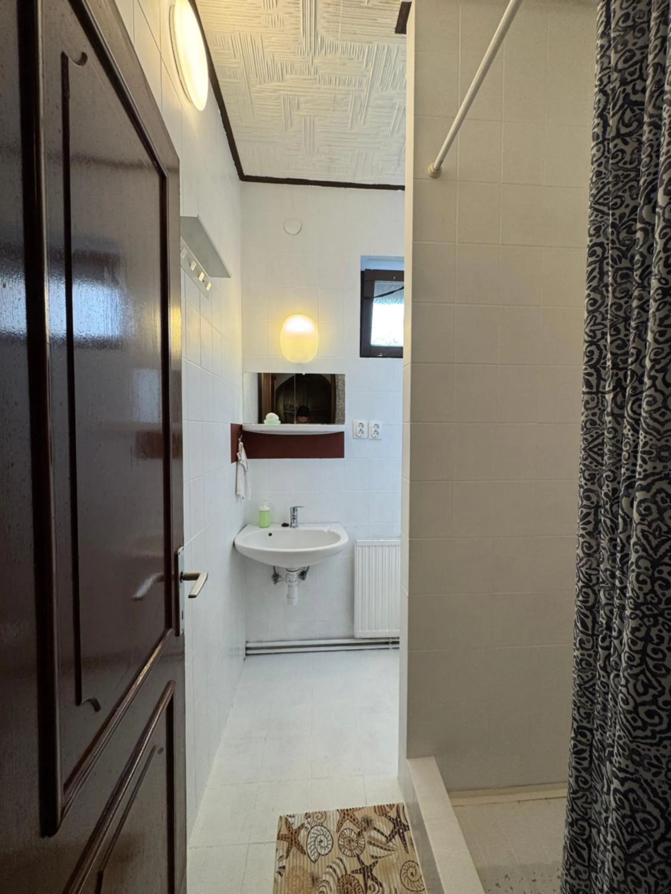 Shower in Palota Hostel