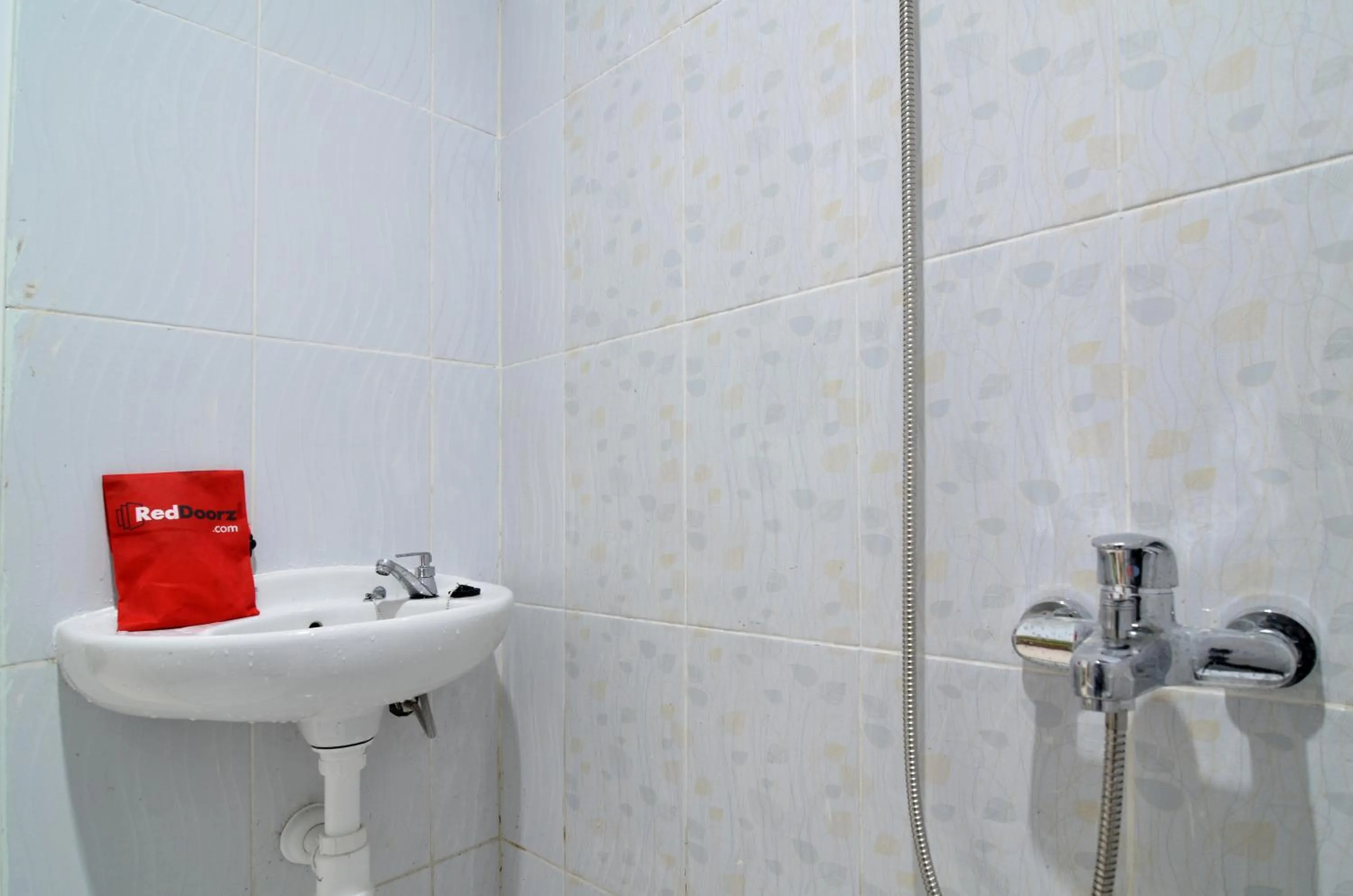 Bathroom in RedDoorz near Museum Keraton Surakarta