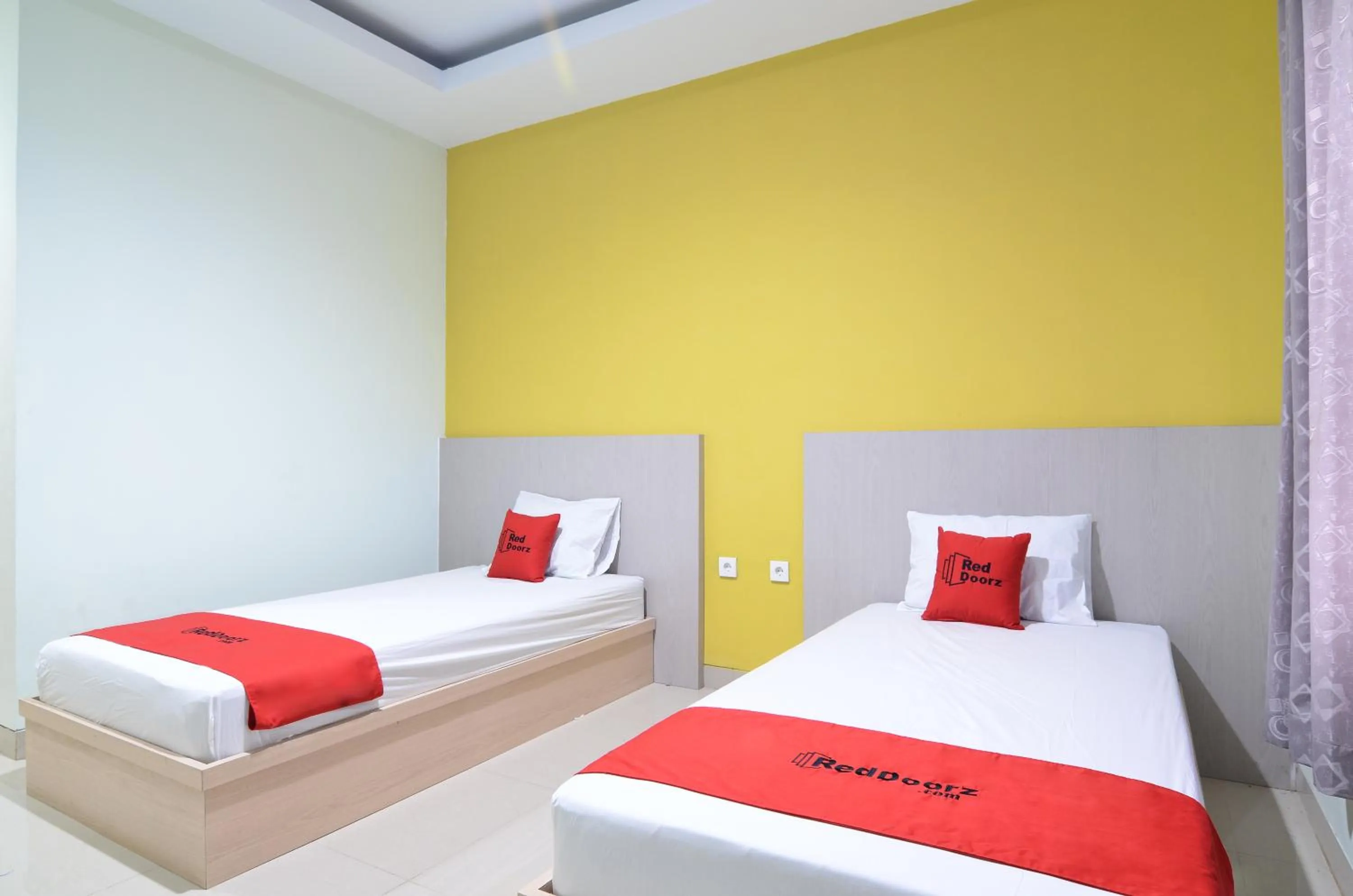 Bedroom, Bed in RedDoorz near Museum Keraton Surakarta