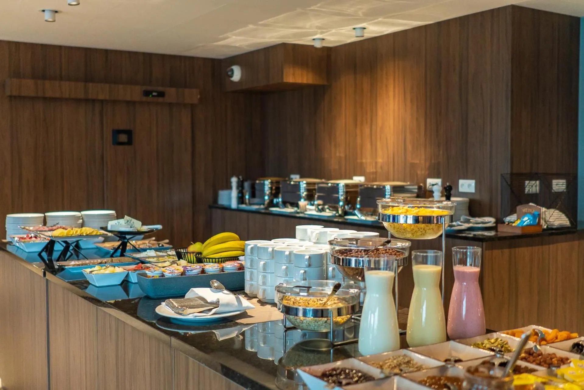 Buffet breakfast in Focus Hotel Poznań