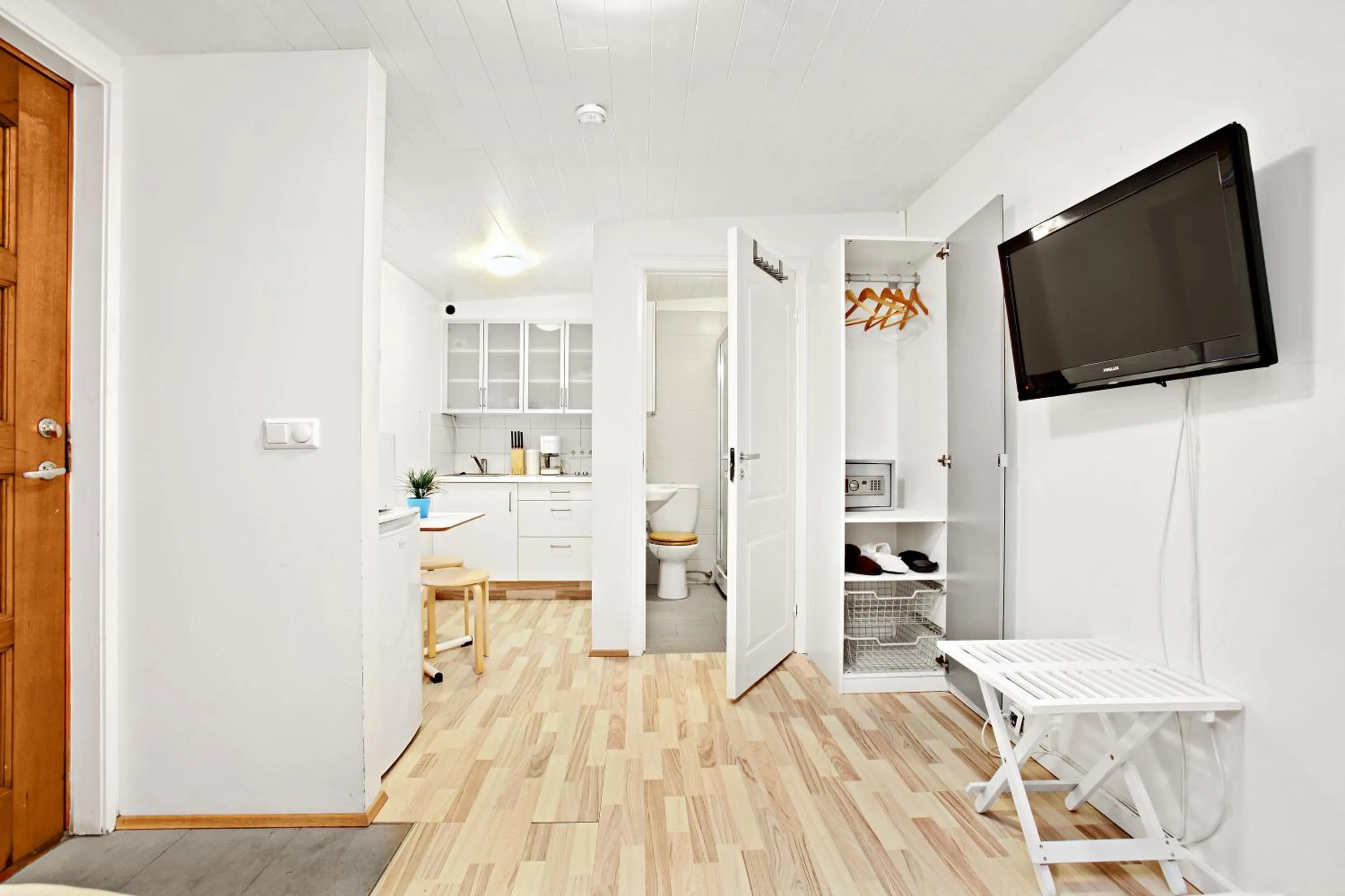 TV and multimedia in Alfred's Apartments