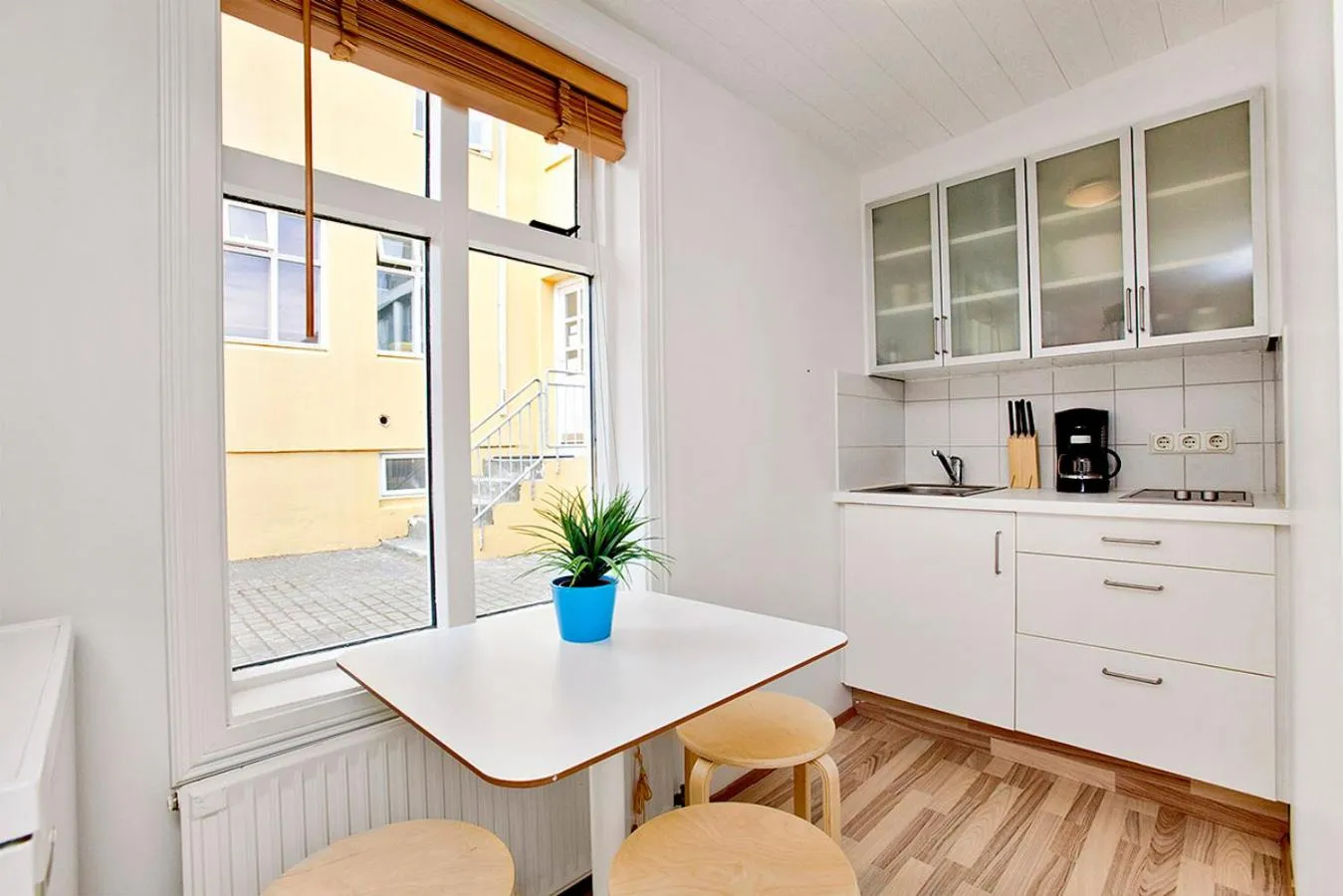 Kitchen or kitchenette in Alfred's Apartments