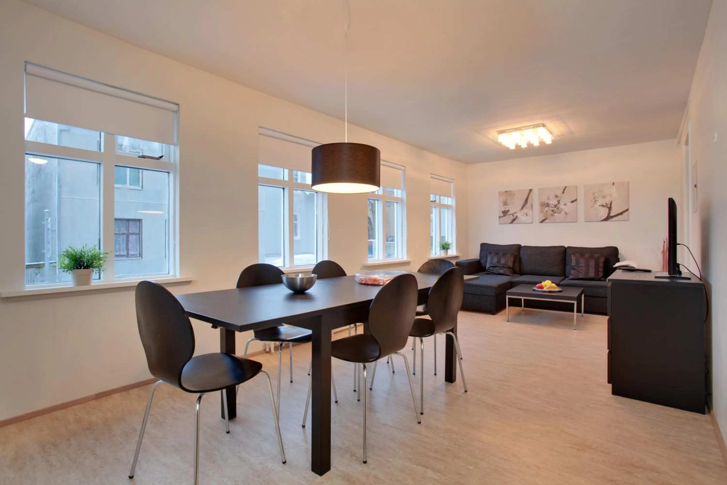Dining area in Alfred's Apartments