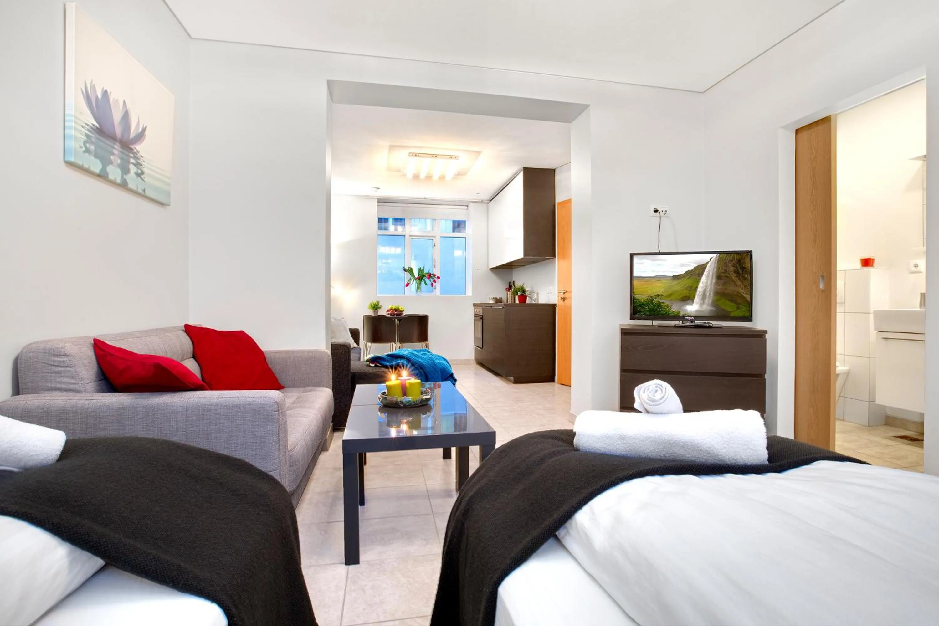 Kitchen or kitchenette, Bed in Alfred's Apartments