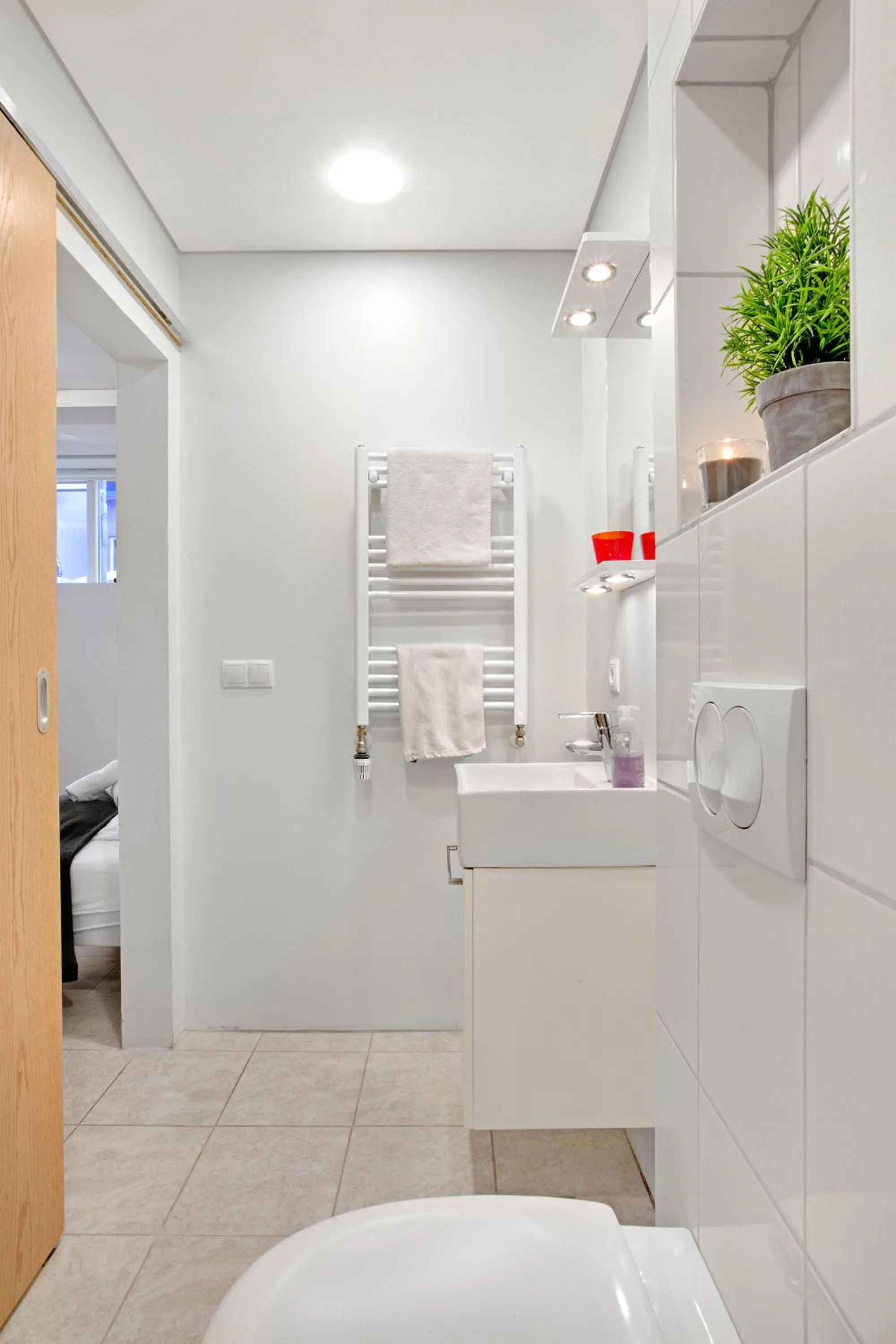 Toilet in Alfred's Apartments