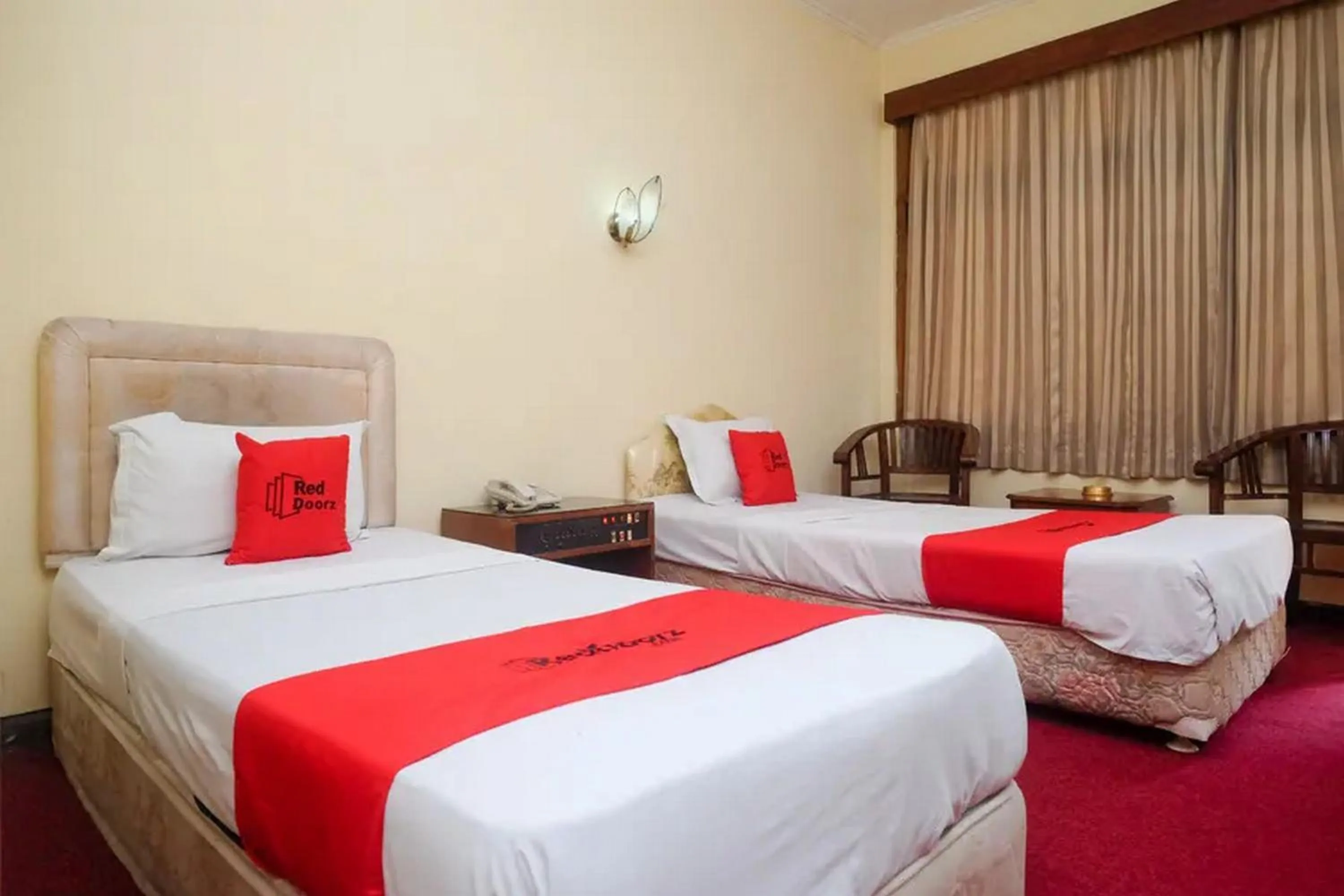 Bed in RedDoorz Plus @ Laweyan