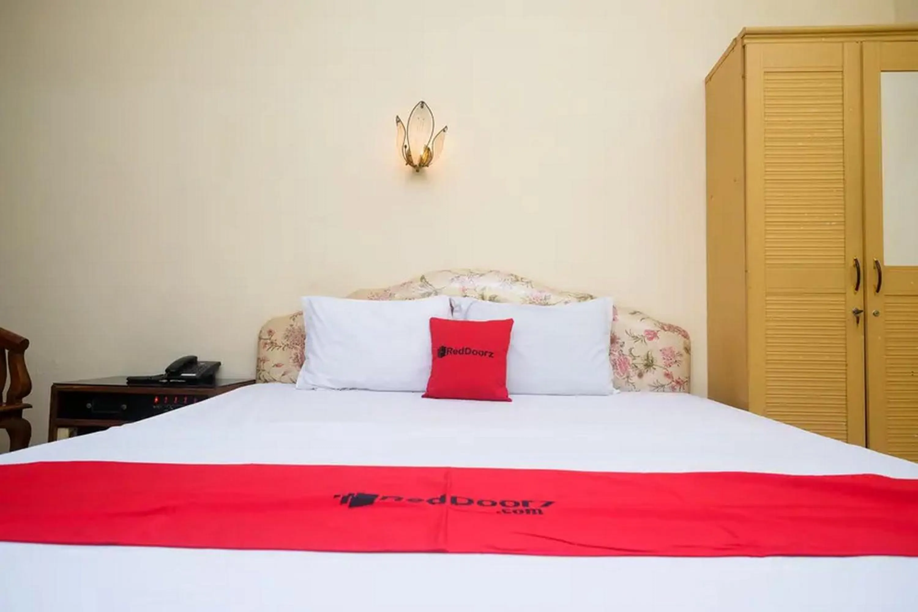 Bed in RedDoorz Plus @ Laweyan