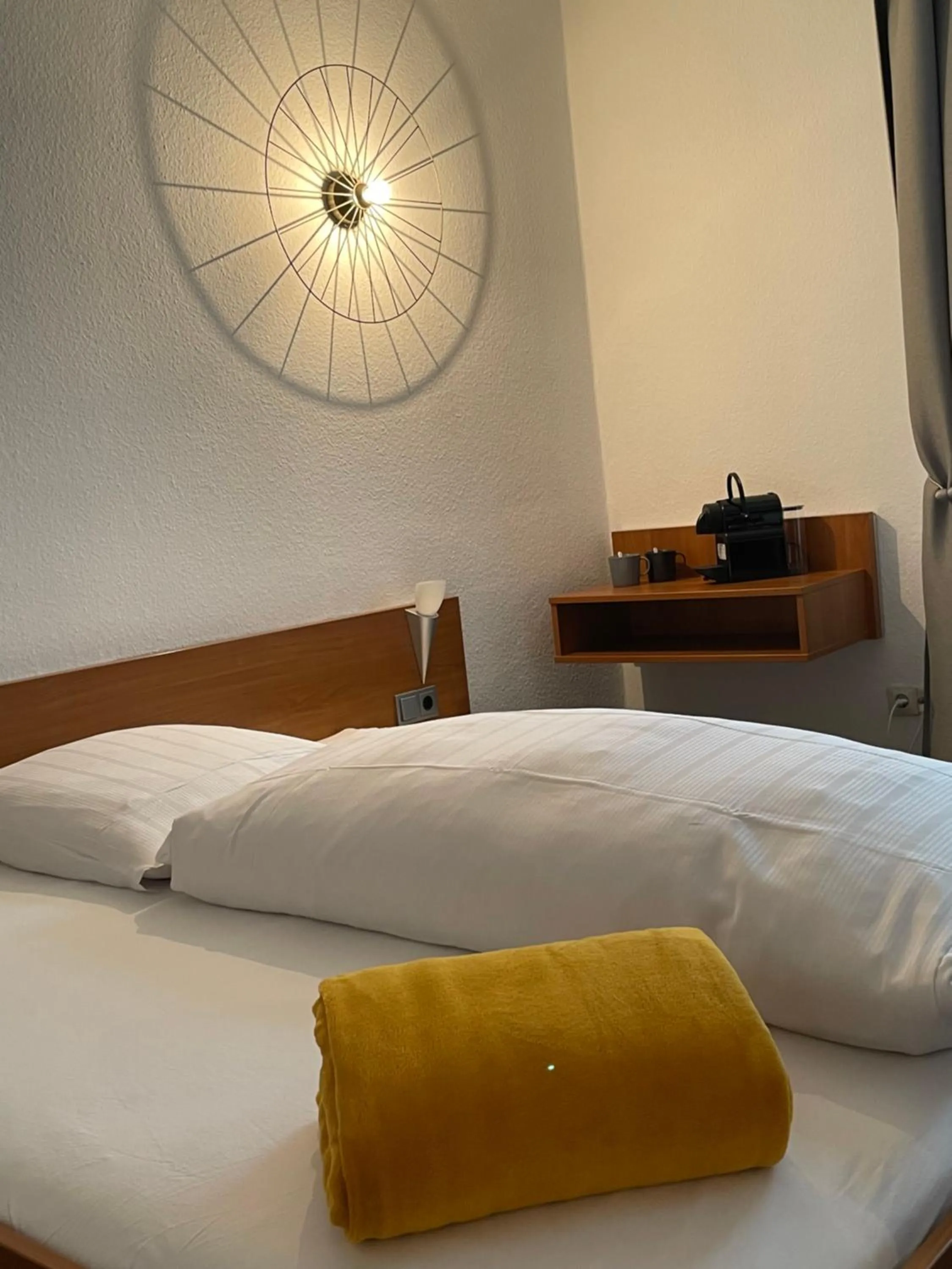 Property building, Bed in Hotel Jägerhof