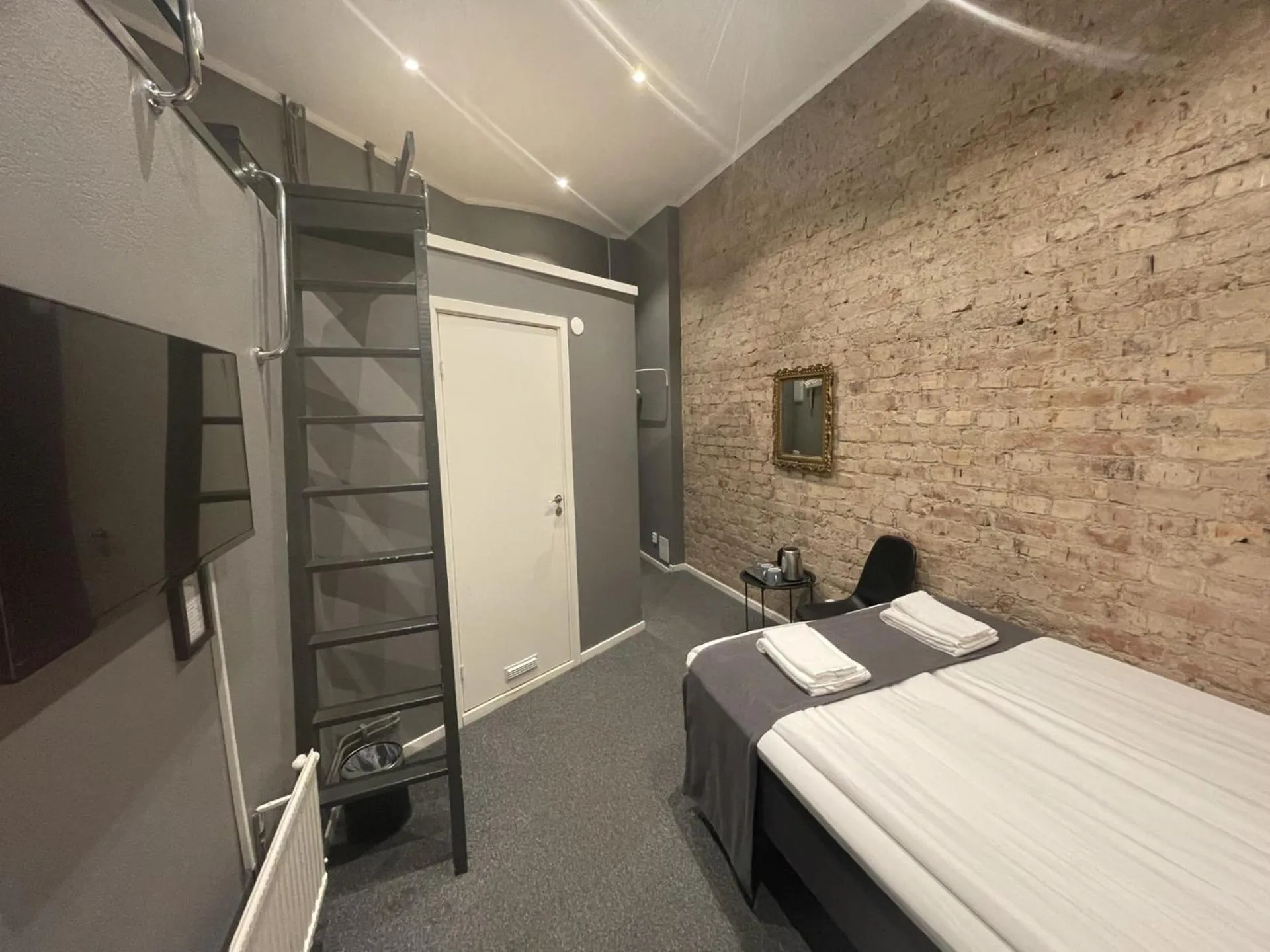 Photo of the whole room, Bed in Unique Hotel