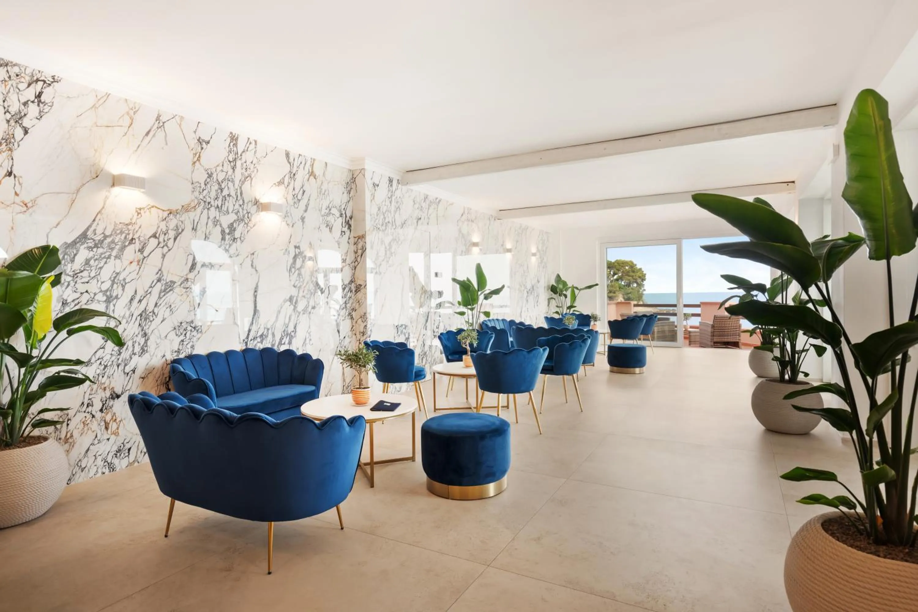 Communal lounge/ TV room in Hotel Villa Domizia