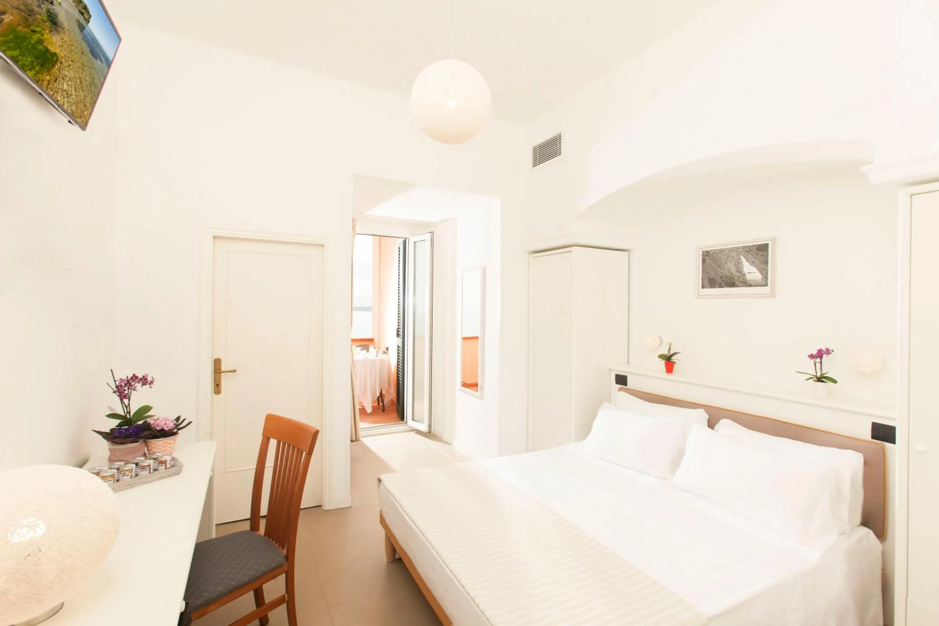 Photo of the whole room in Hotel Villa Domizia