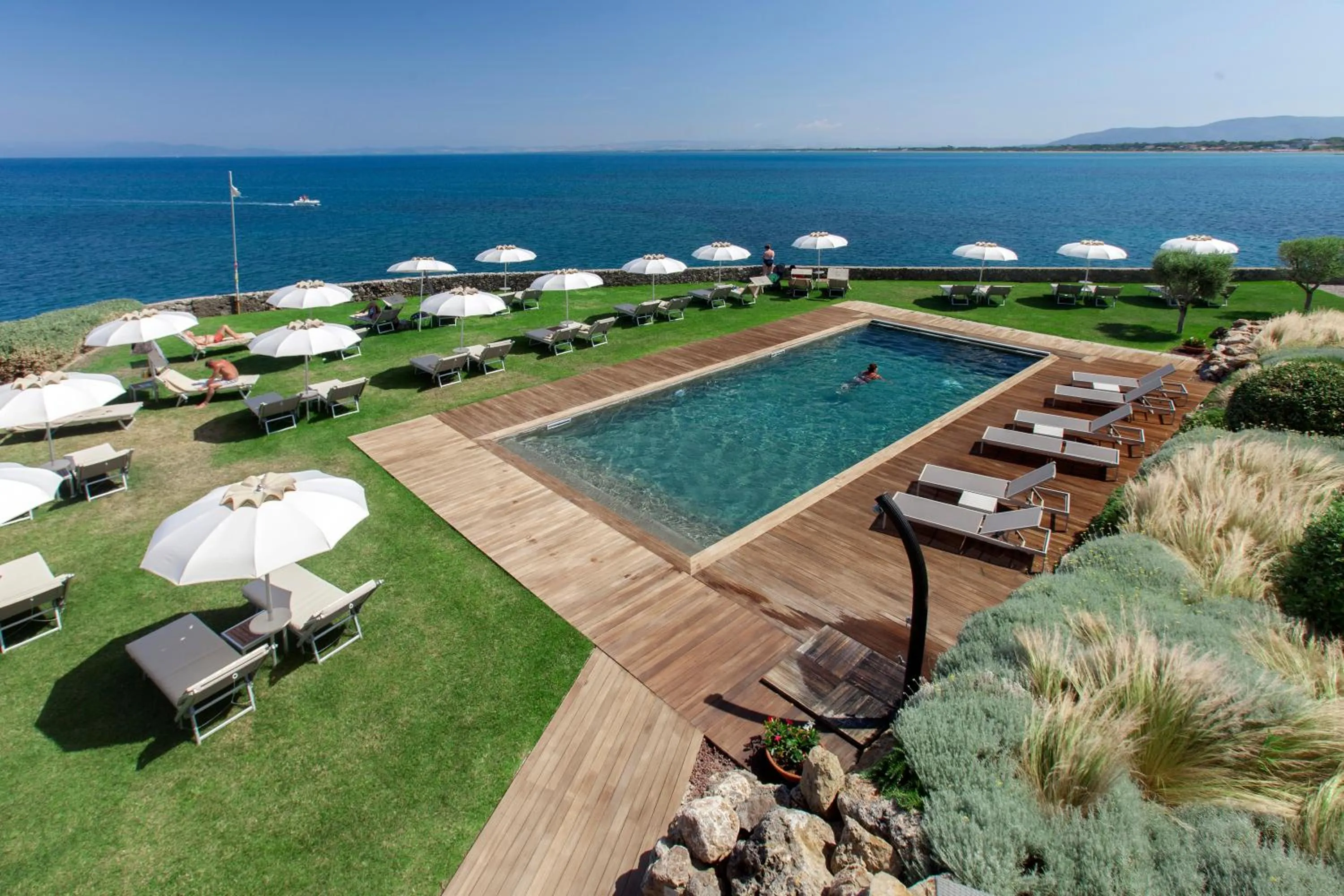 Swimming pool in Hotel Villa Domizia