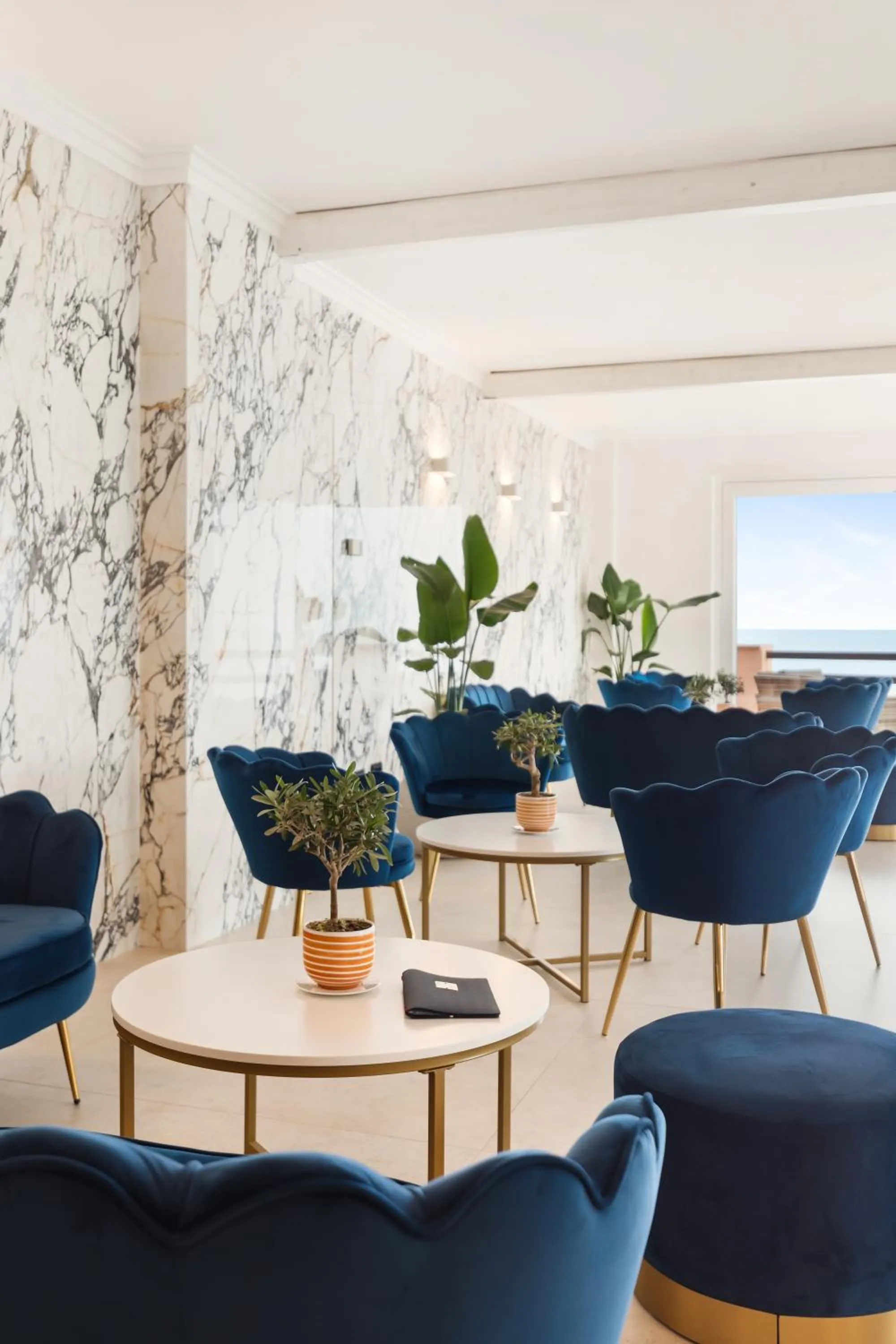 Communal lounge/ TV room in Hotel Villa Domizia