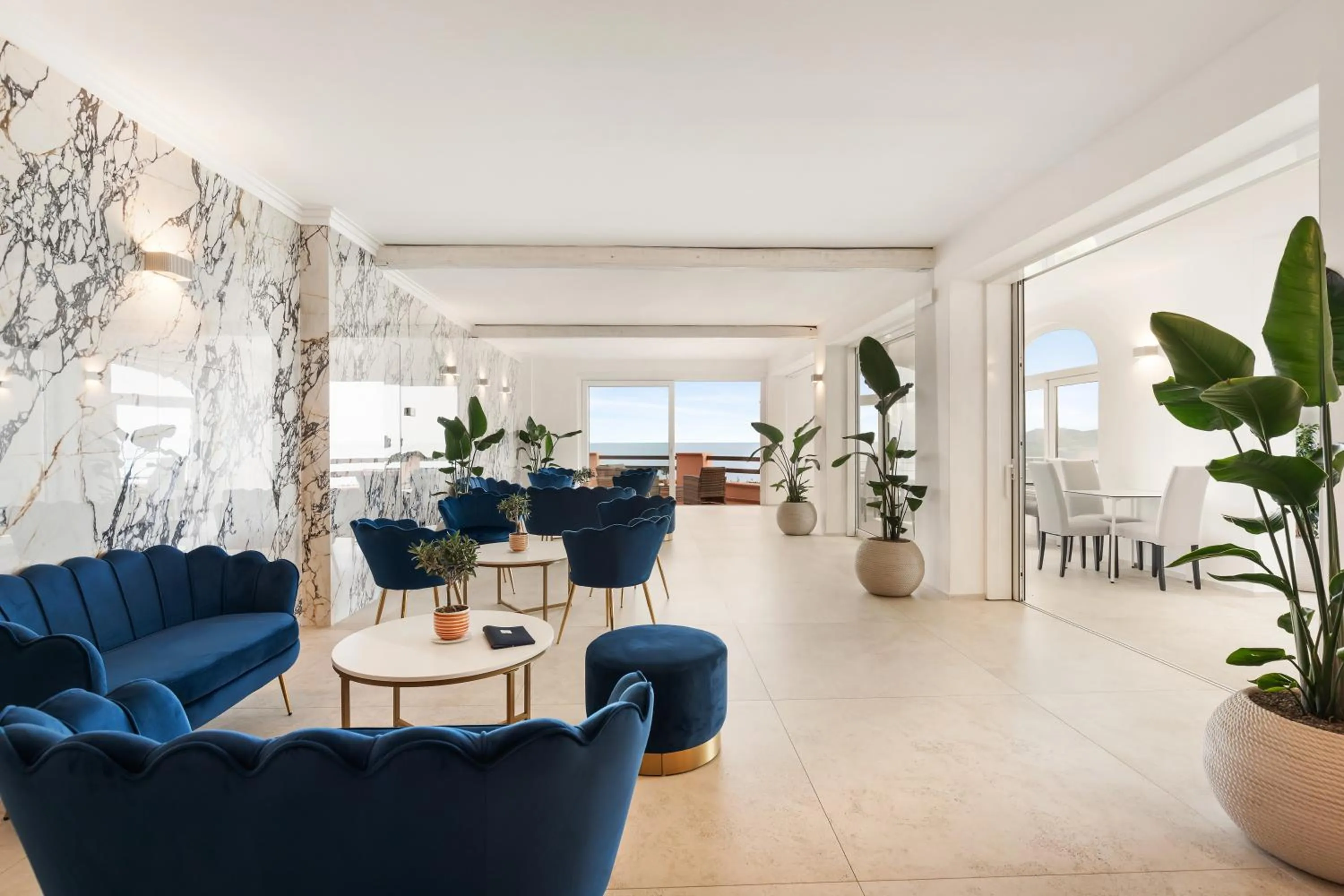 Communal lounge/ TV room in Hotel Villa Domizia