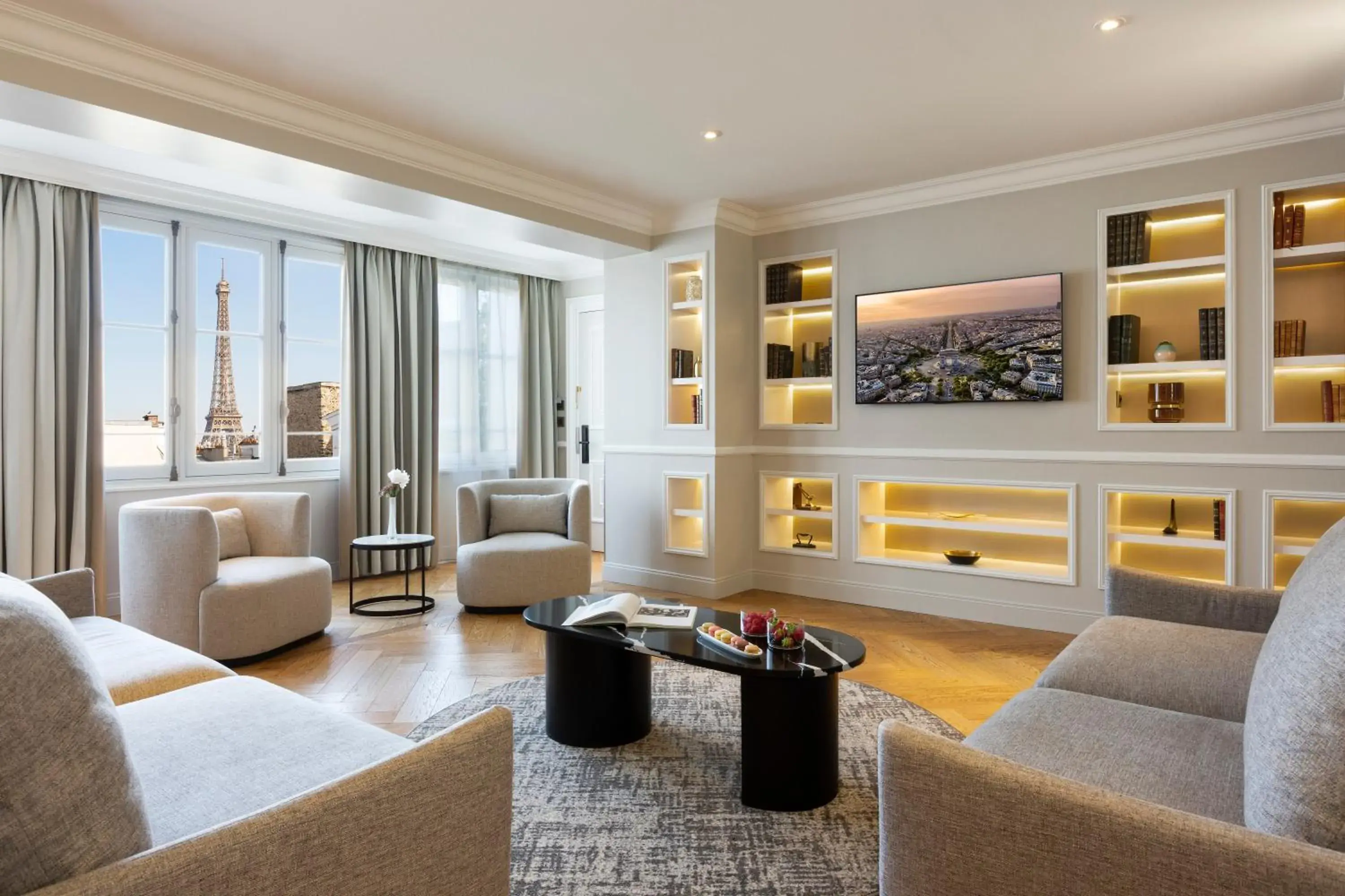 Tour Eiffel Suite in La Clef Tour Eiffel Paris by The Crest Collection Tour Eiffel Suite in La Clef Tour Eiffel Paris by The Crest Collection