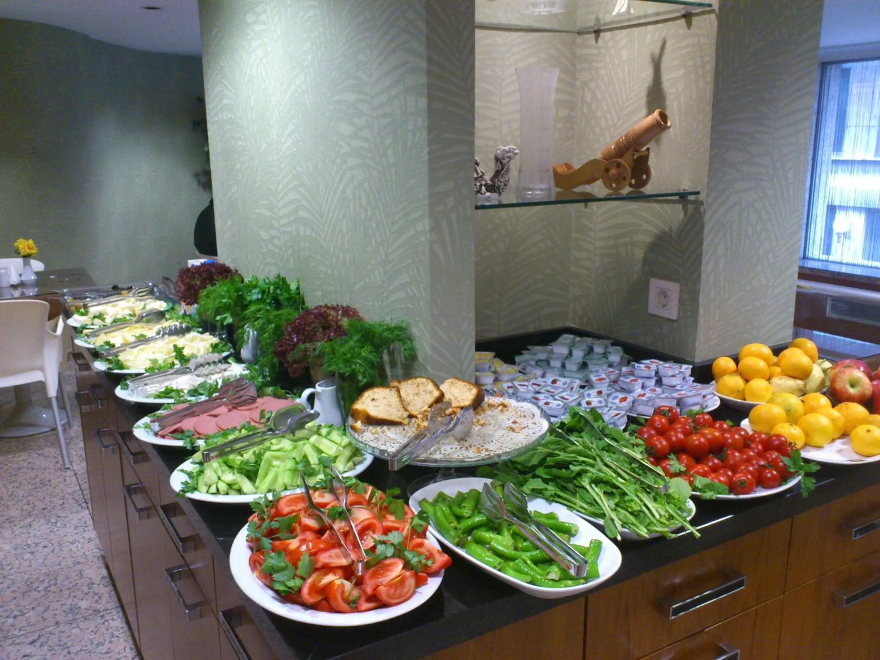 Restaurant/places to eat in Bella Hotel