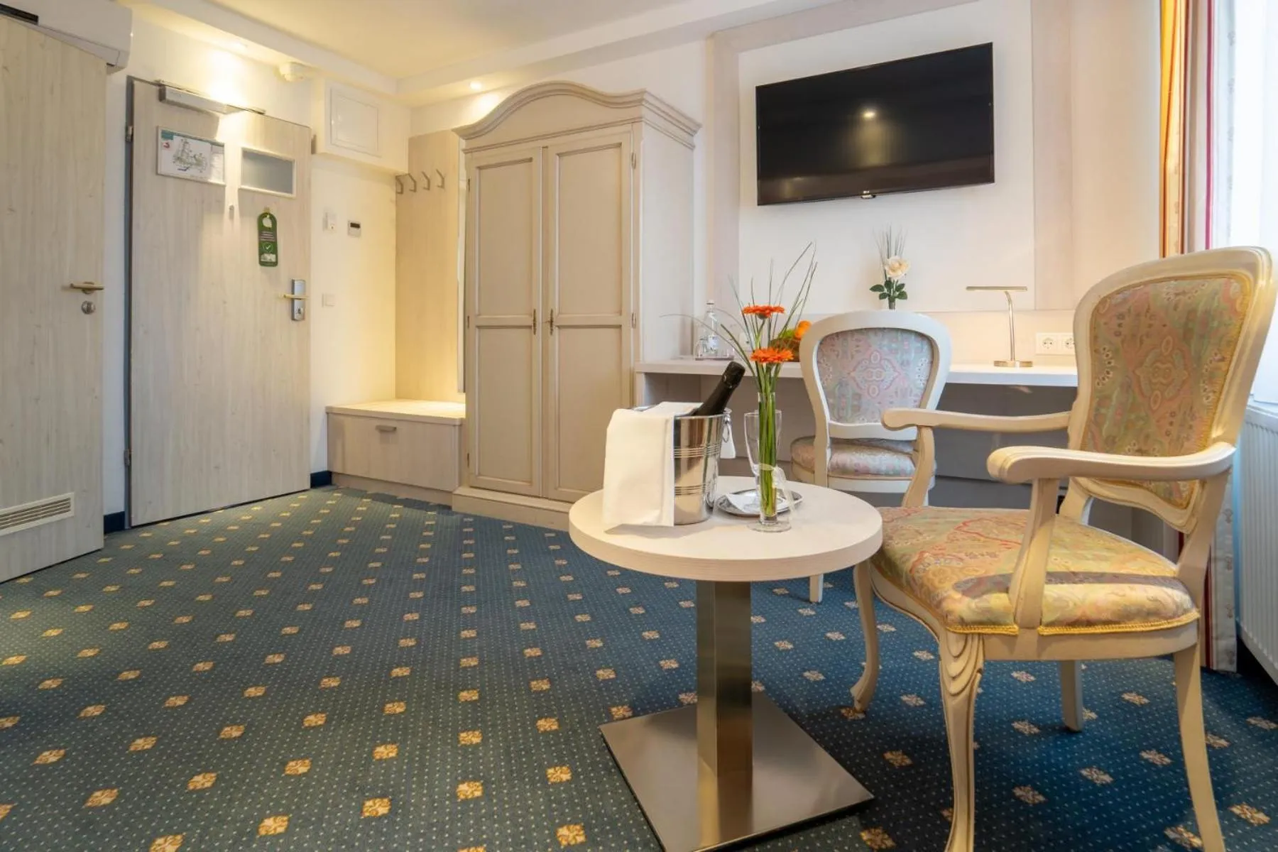 Photo of the whole room in Hotel St Georg - Regensburg